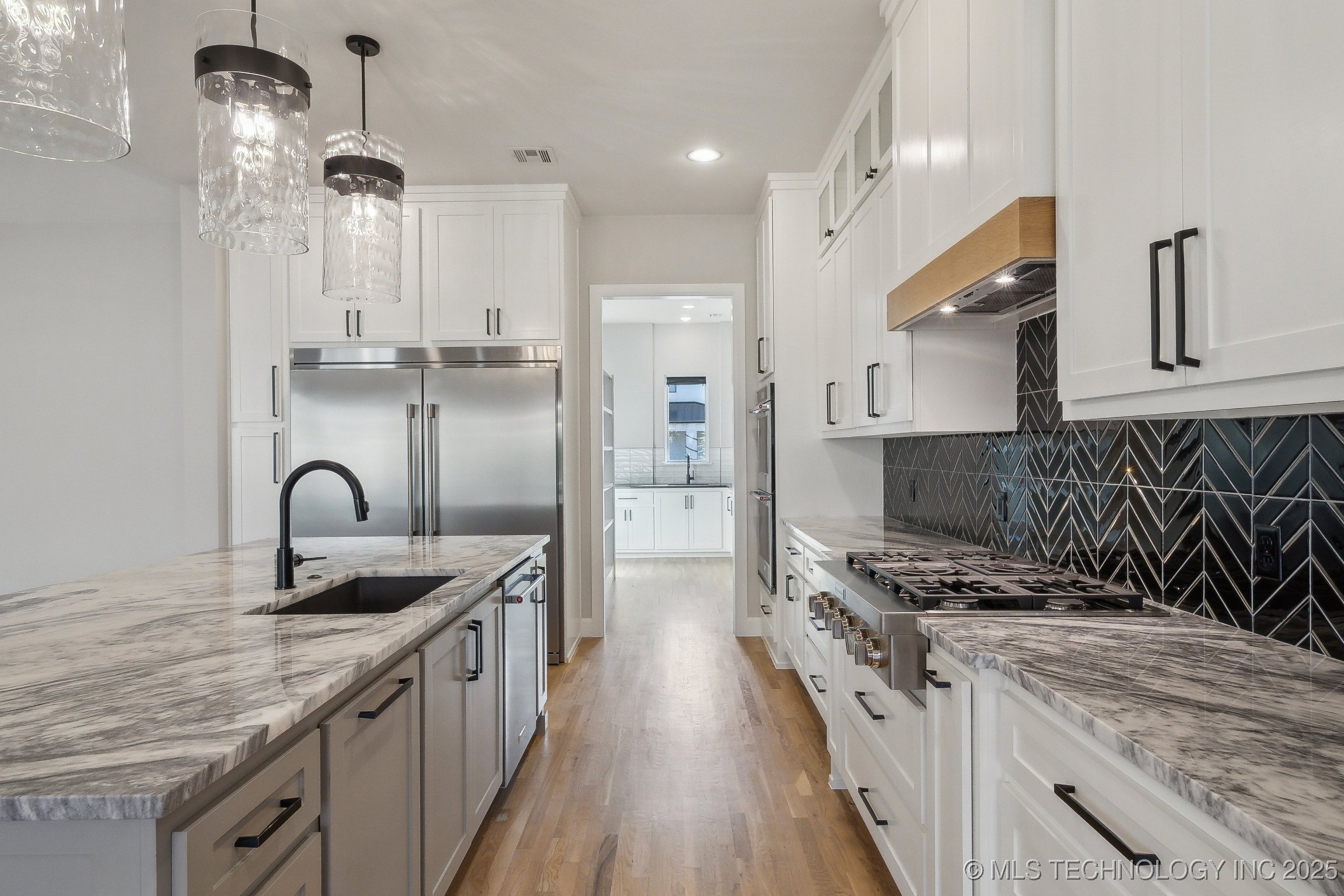 4622 S Retana Avenue