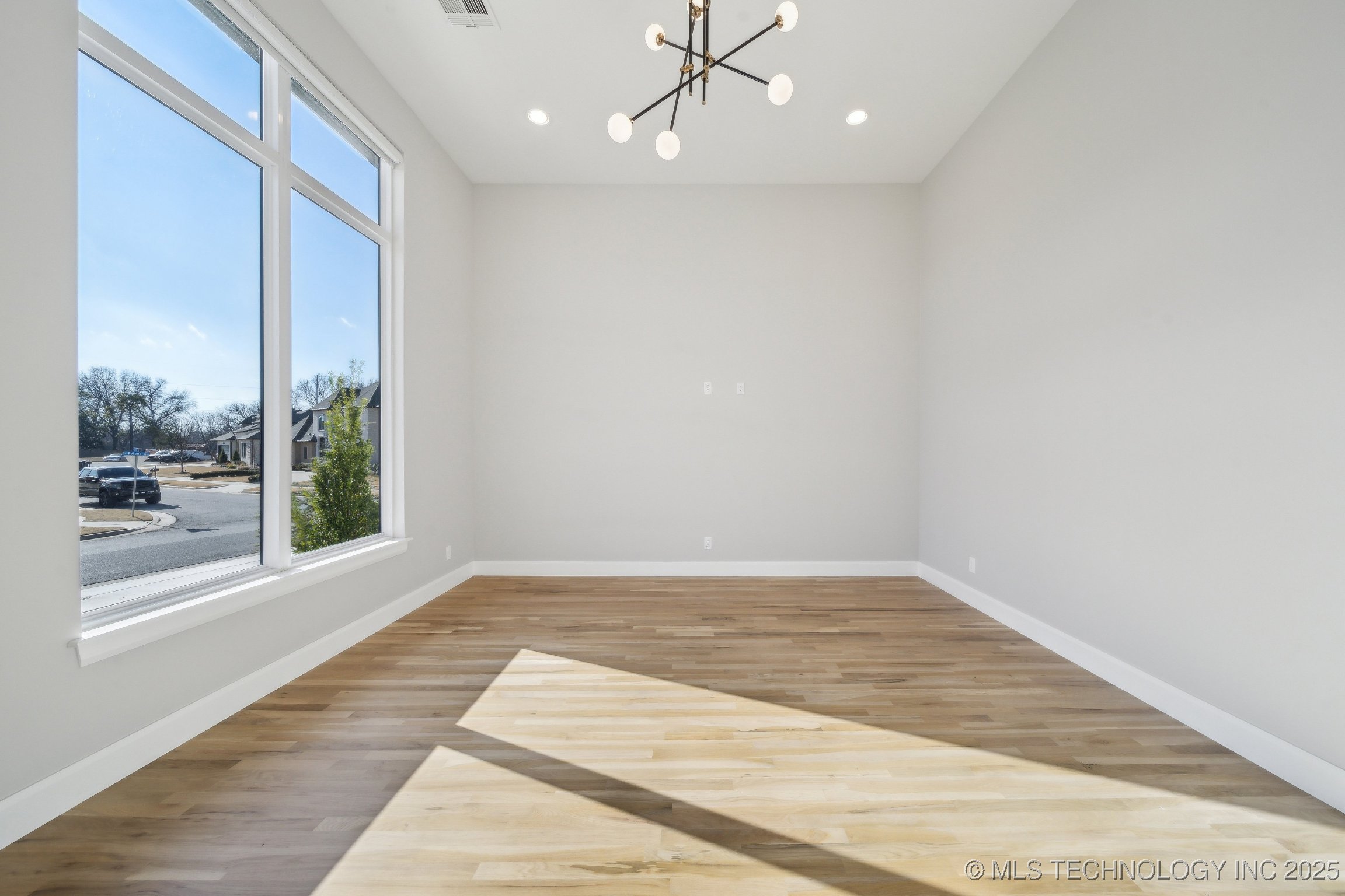 4622 S Retana Avenue