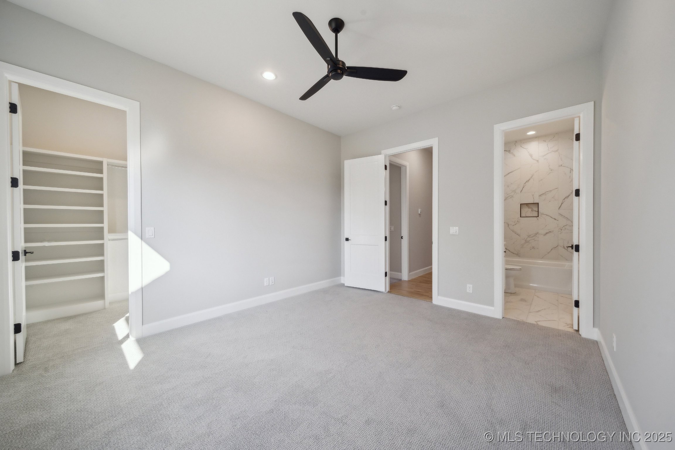 4622 S Retana Avenue