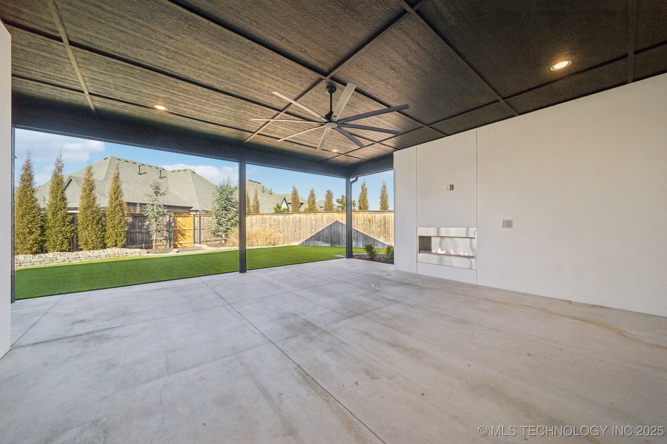 4622 S Retana Avenue