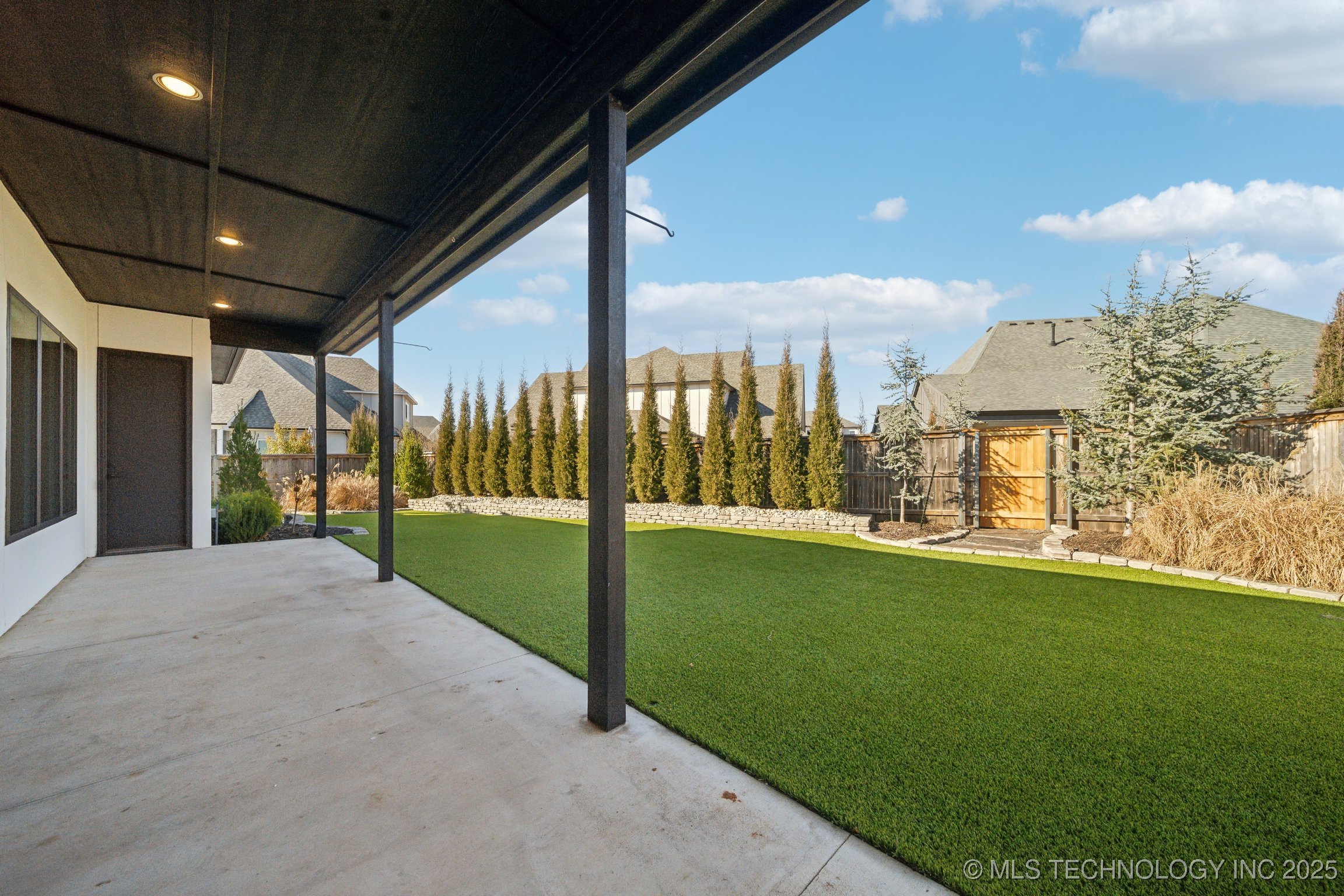 4622 S Retana Avenue