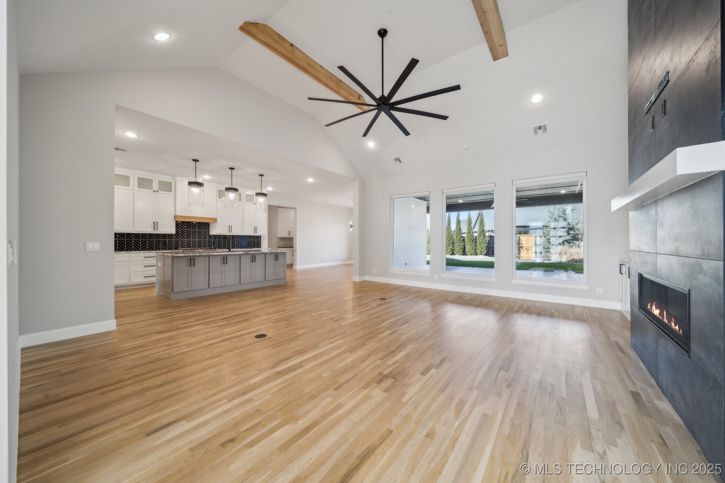 4622 S Retana Avenue