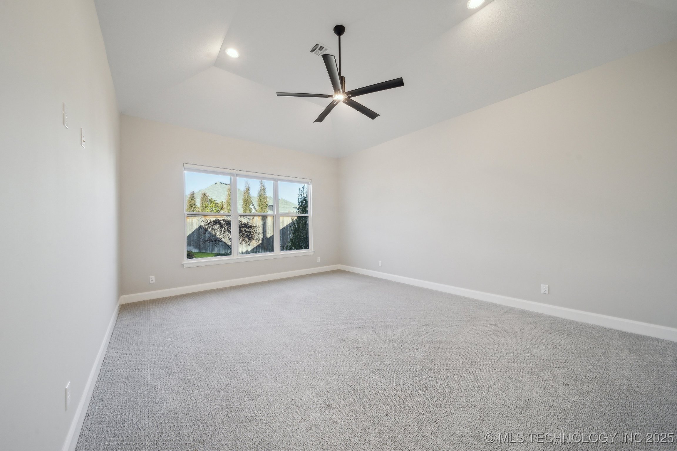 4622 S Retana Avenue