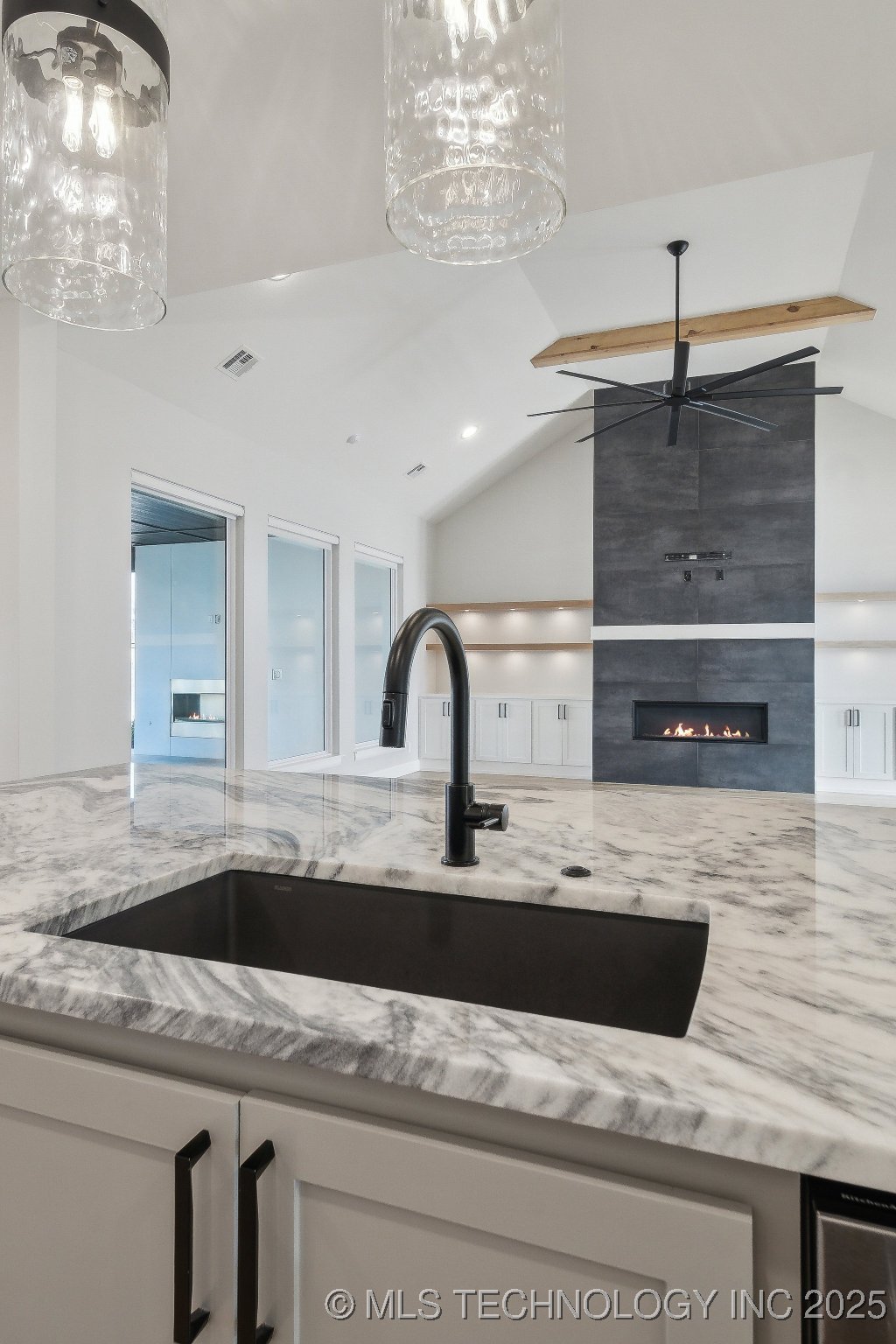 4622 S Retana Avenue