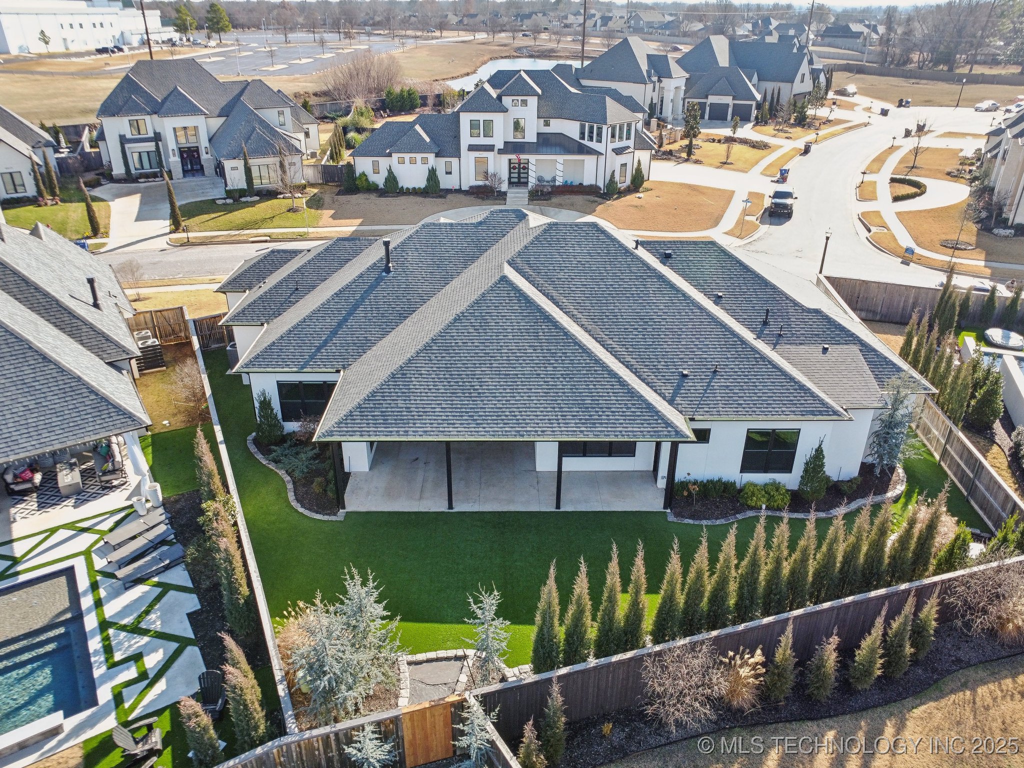 4622 S Retana Avenue