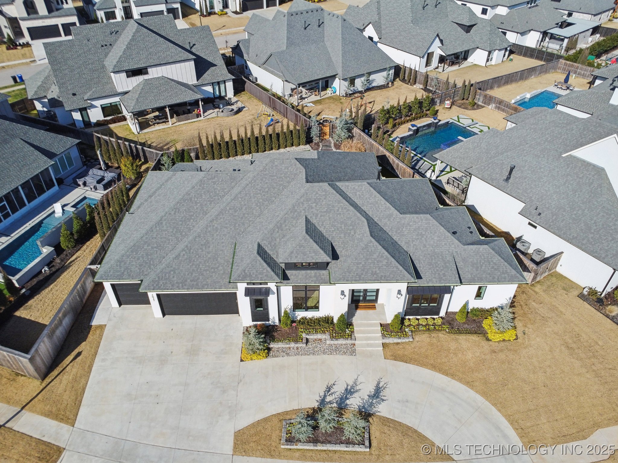 4622 S Retana Avenue