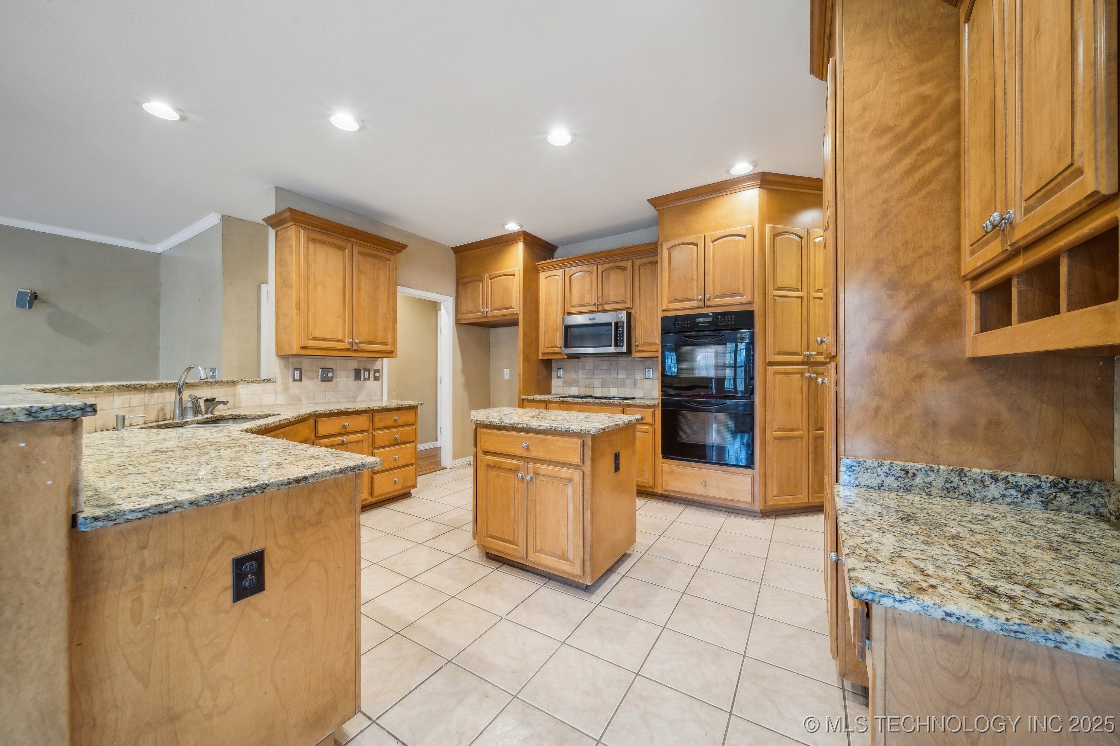 11605 S 67th East Avenue