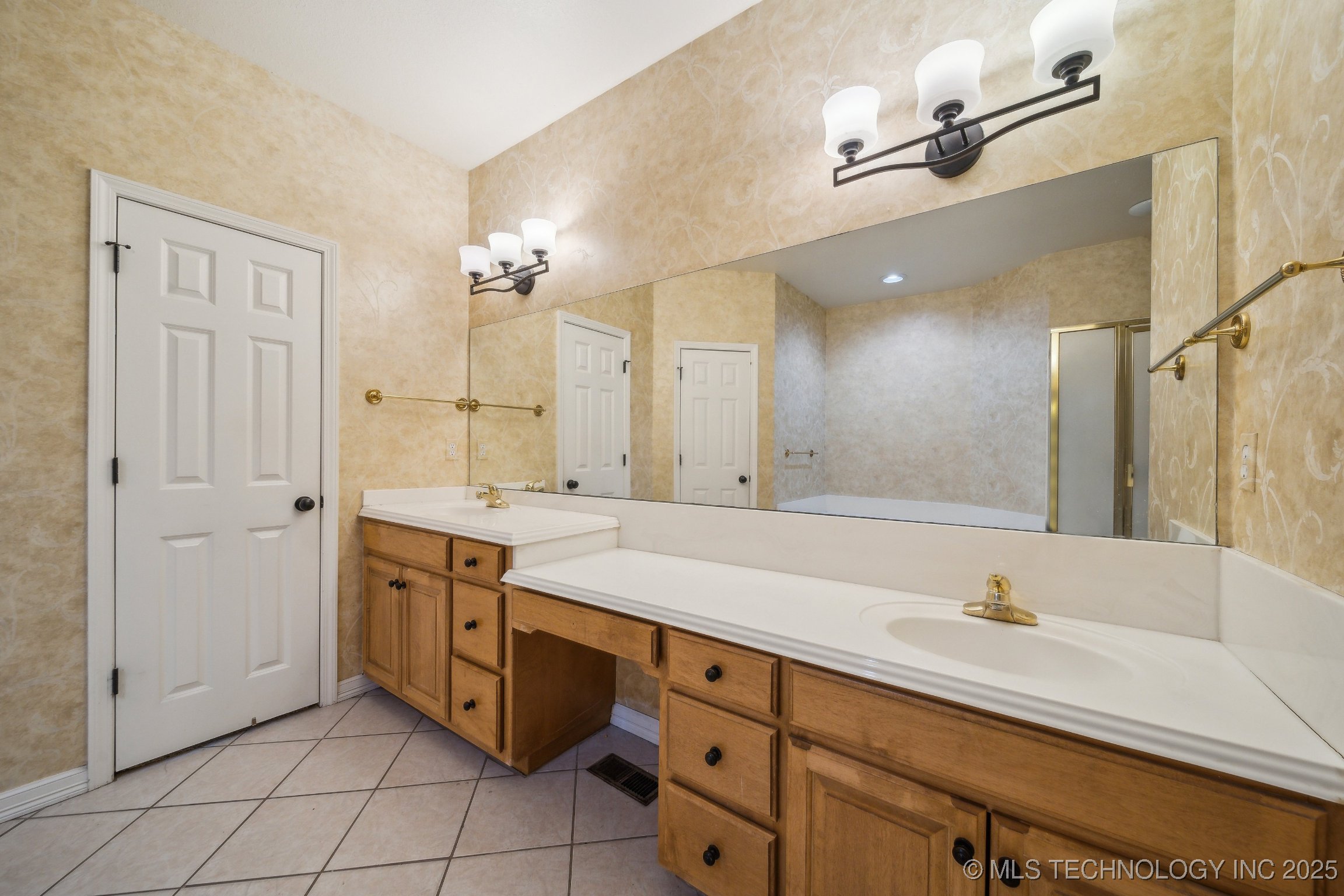 11605 S 67th East Avenue