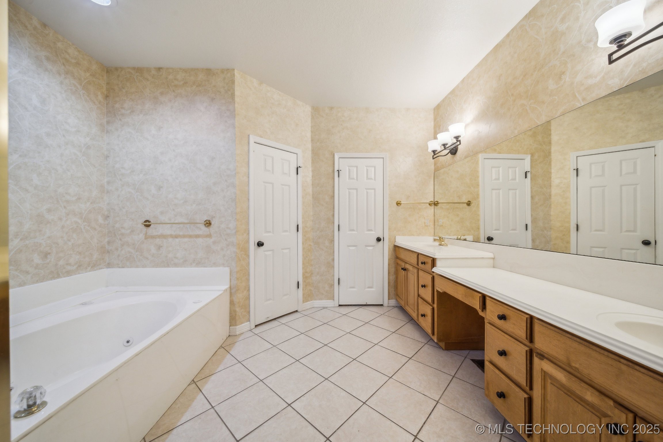 11605 S 67th East Avenue