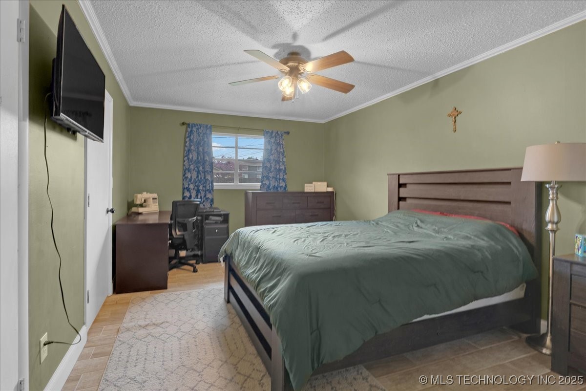 700 N Village Avenue