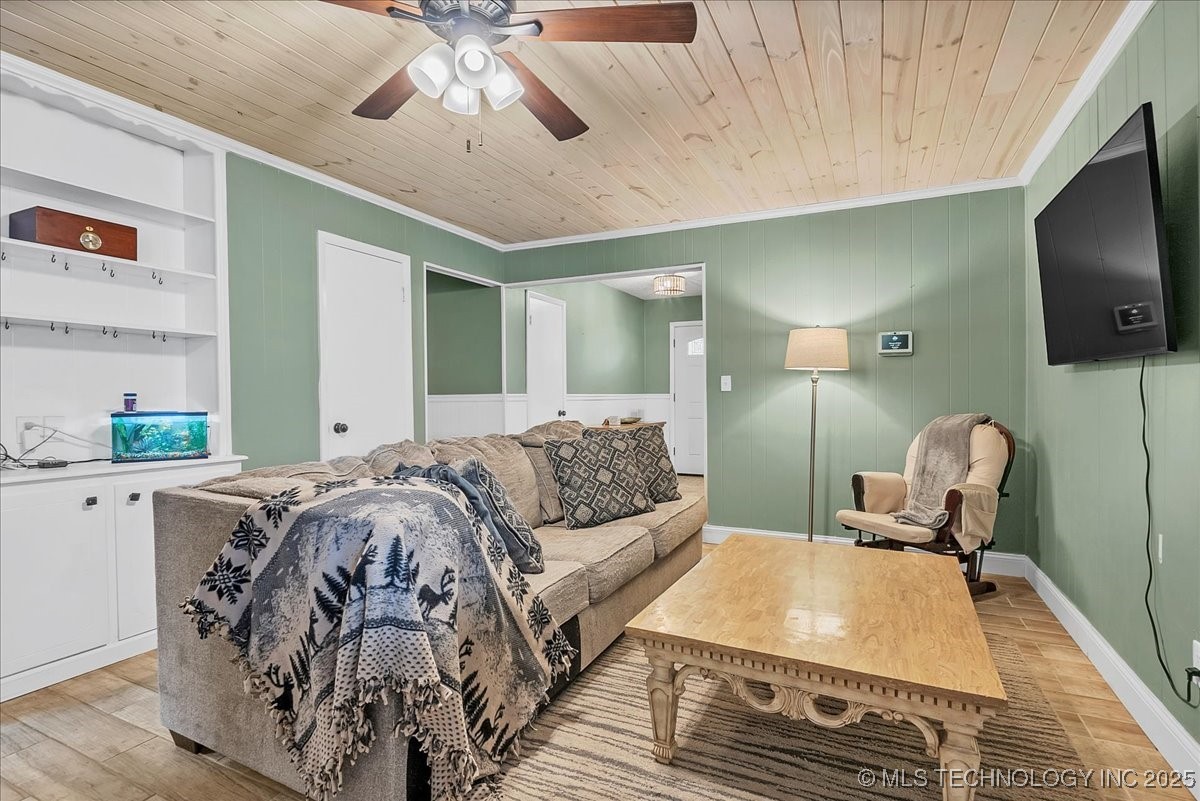 700 N Village Avenue