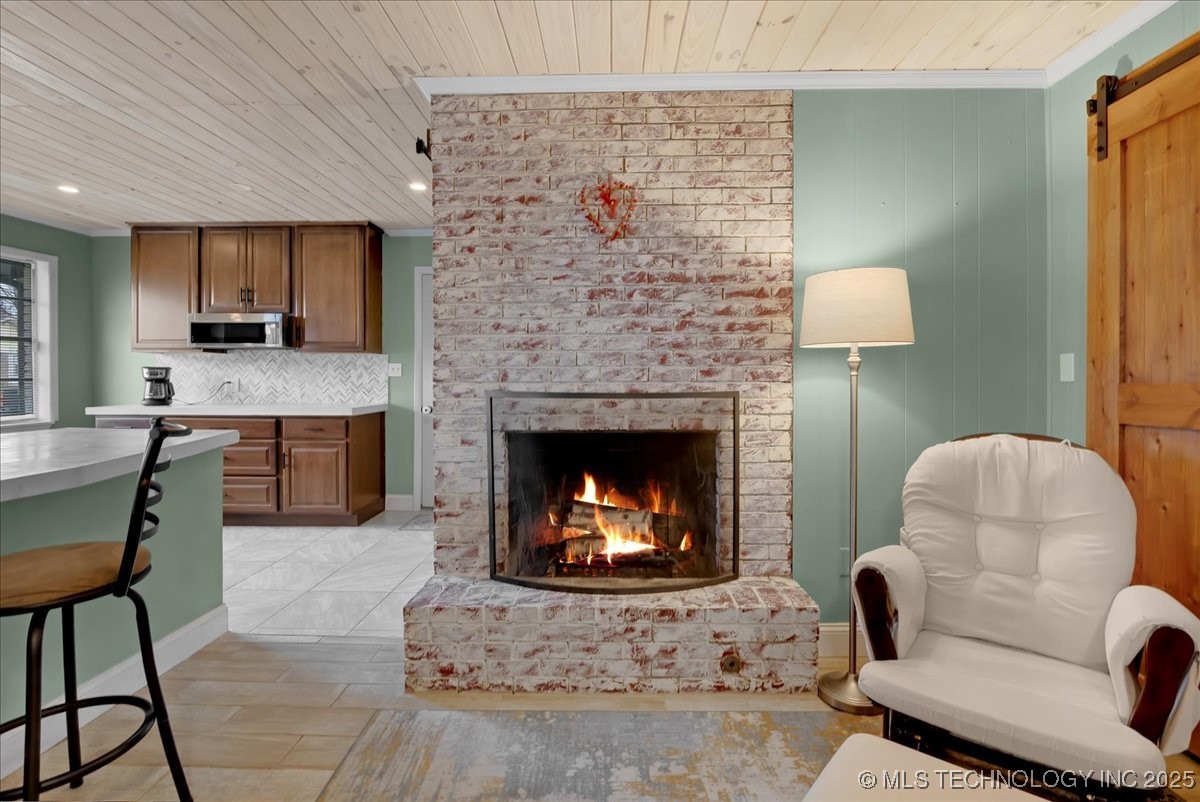 700 N Village Avenue