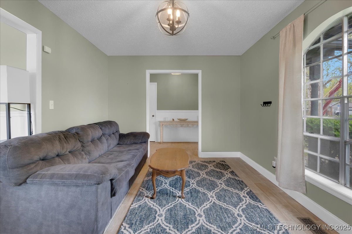 700 N Village Avenue