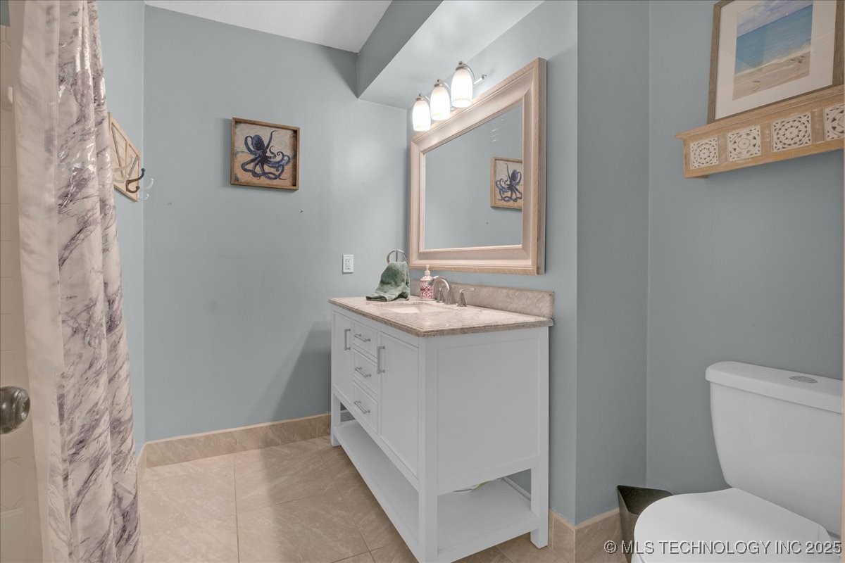 700 N Village Avenue