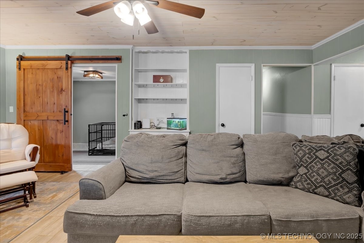 700 N Village Avenue