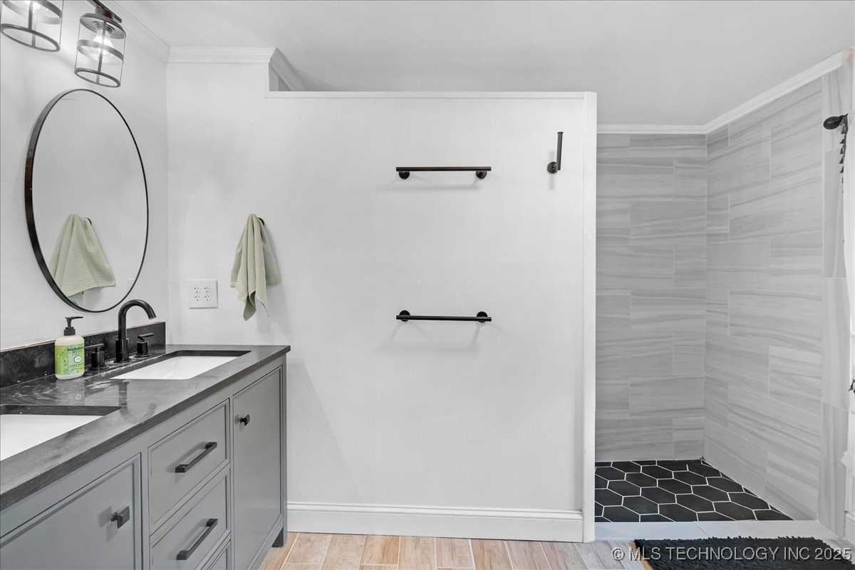 700 N Village Avenue