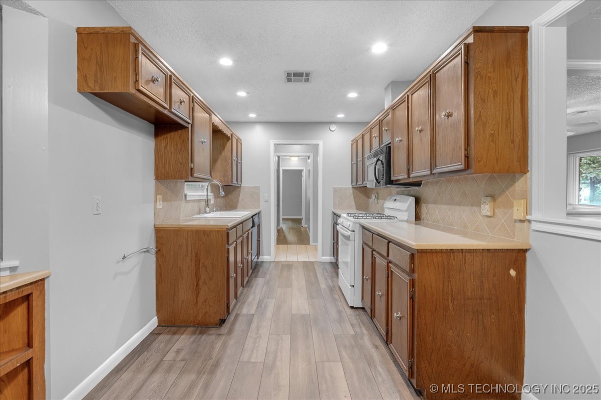 9511 S 190th East Avenue