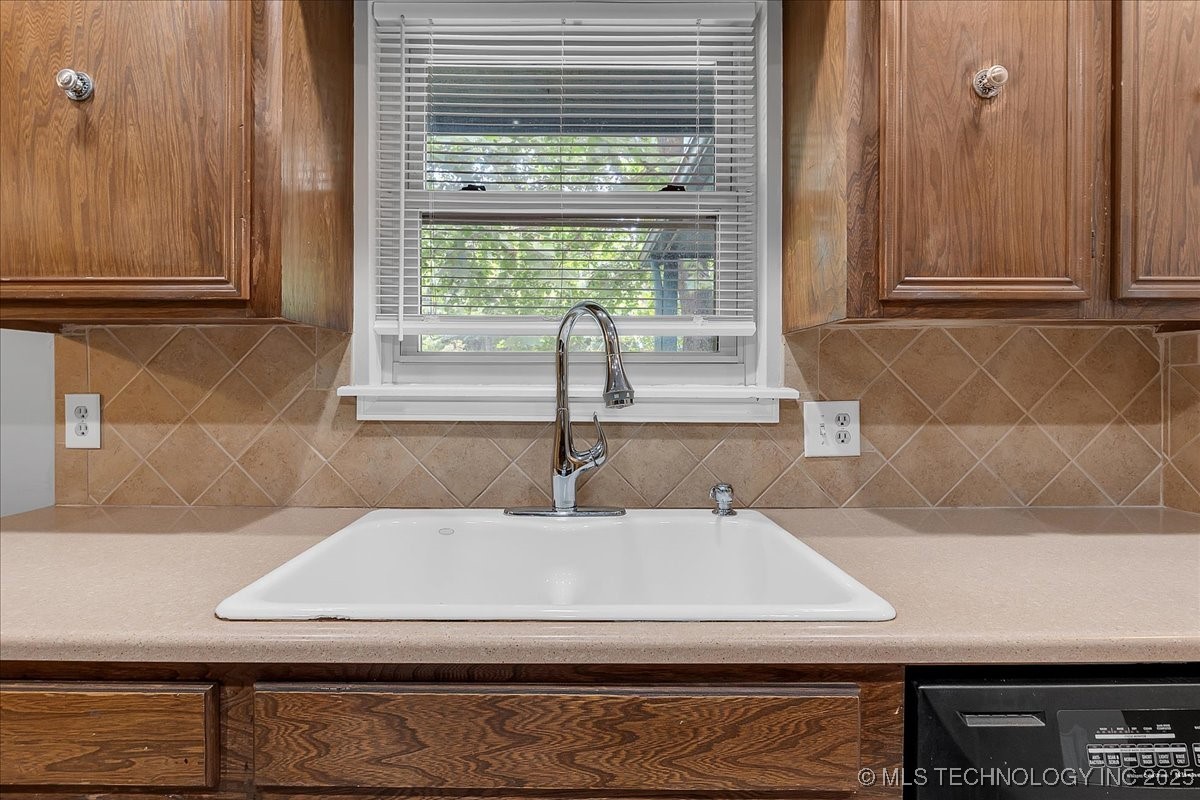 9511 S 190th East Avenue