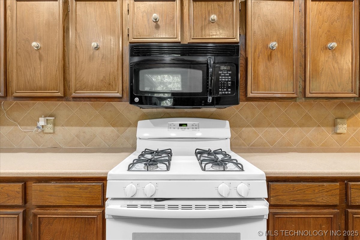 9511 S 190th East Avenue