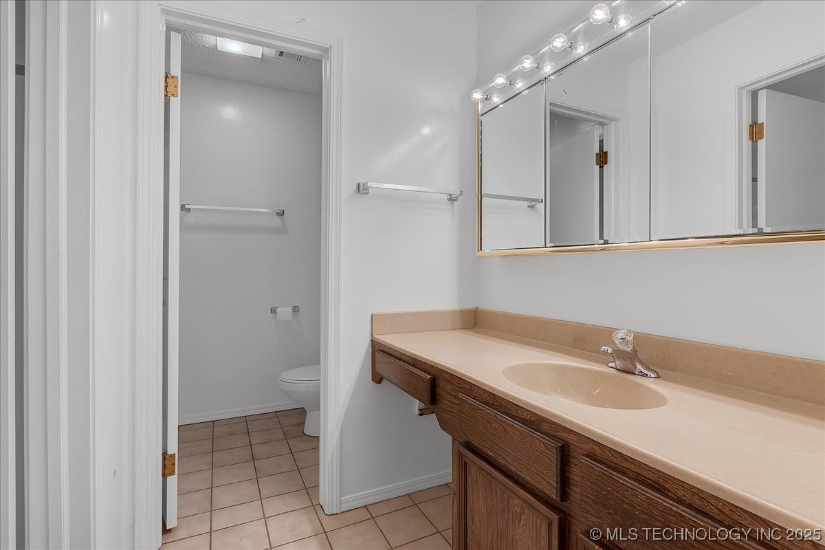 9511 S 190th East Avenue