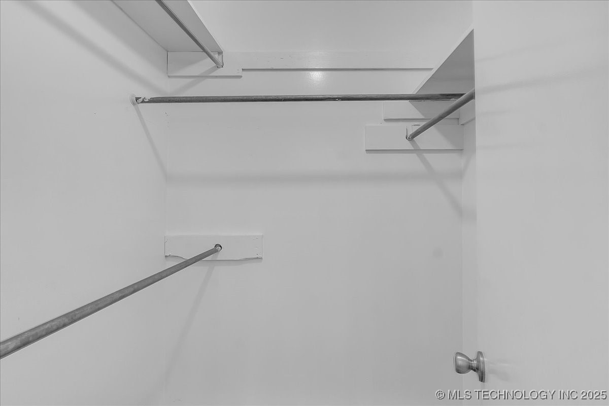 9511 S 190th East Avenue