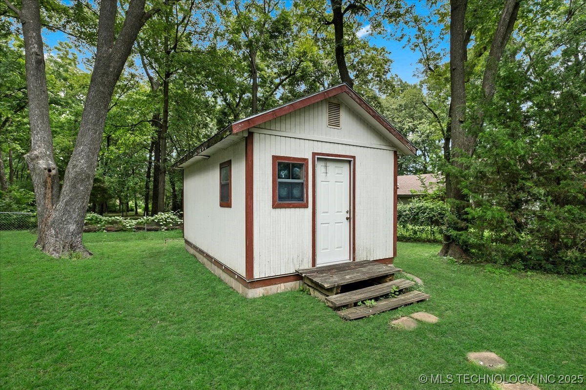 9511 S 190th East Avenue