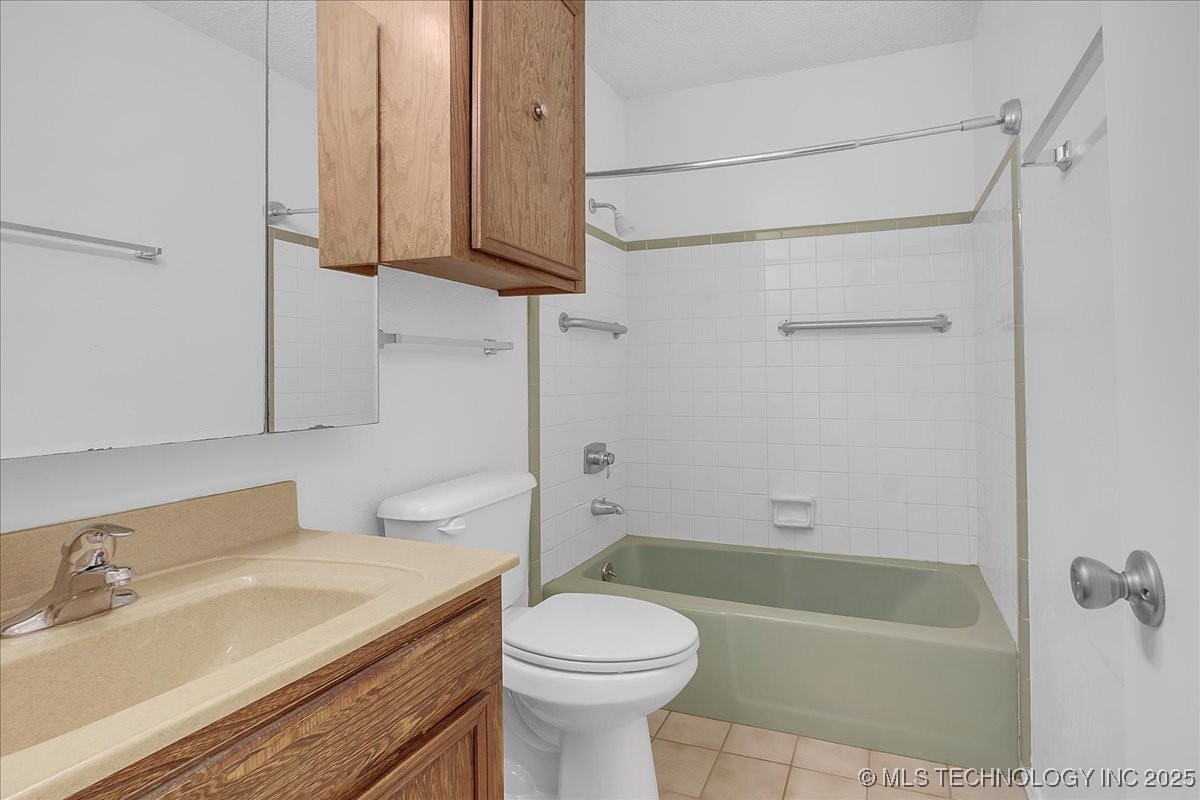 9511 S 190th East Avenue