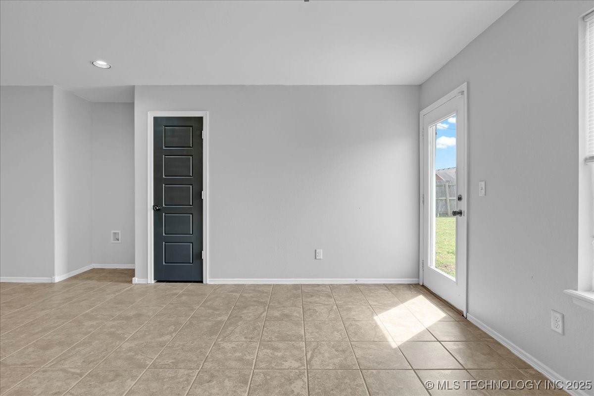 16044 S 88th East Avenue