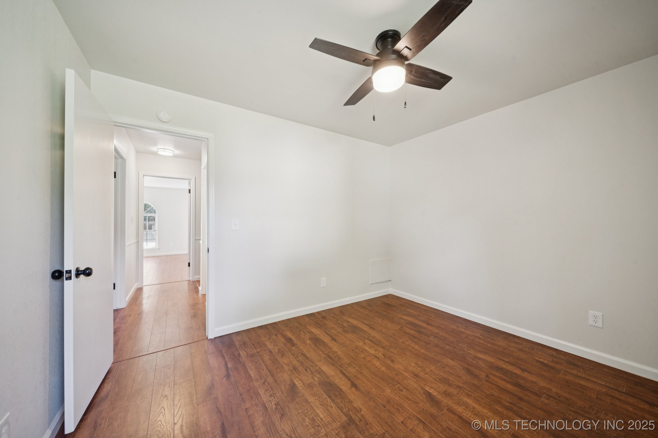 9726 S Houston Avenue