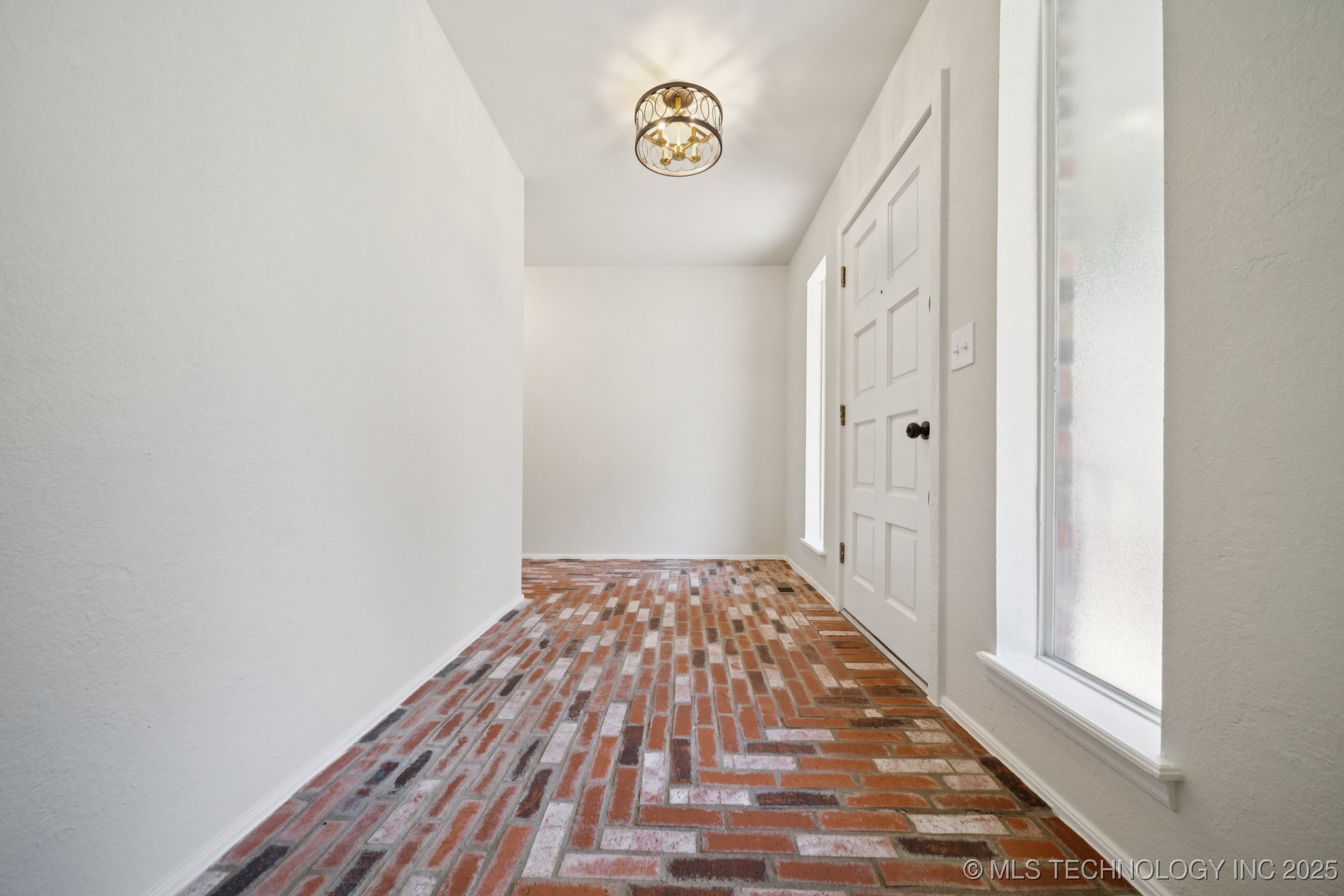 9726 S Houston Avenue