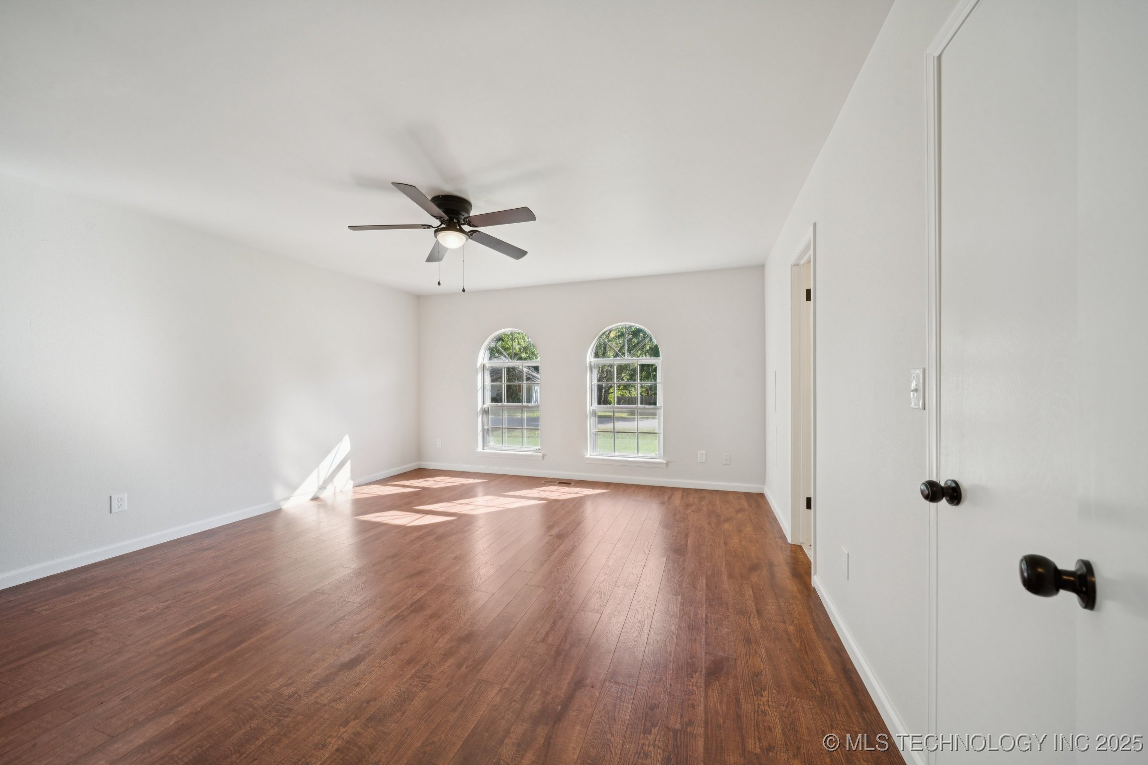 9726 S Houston Avenue