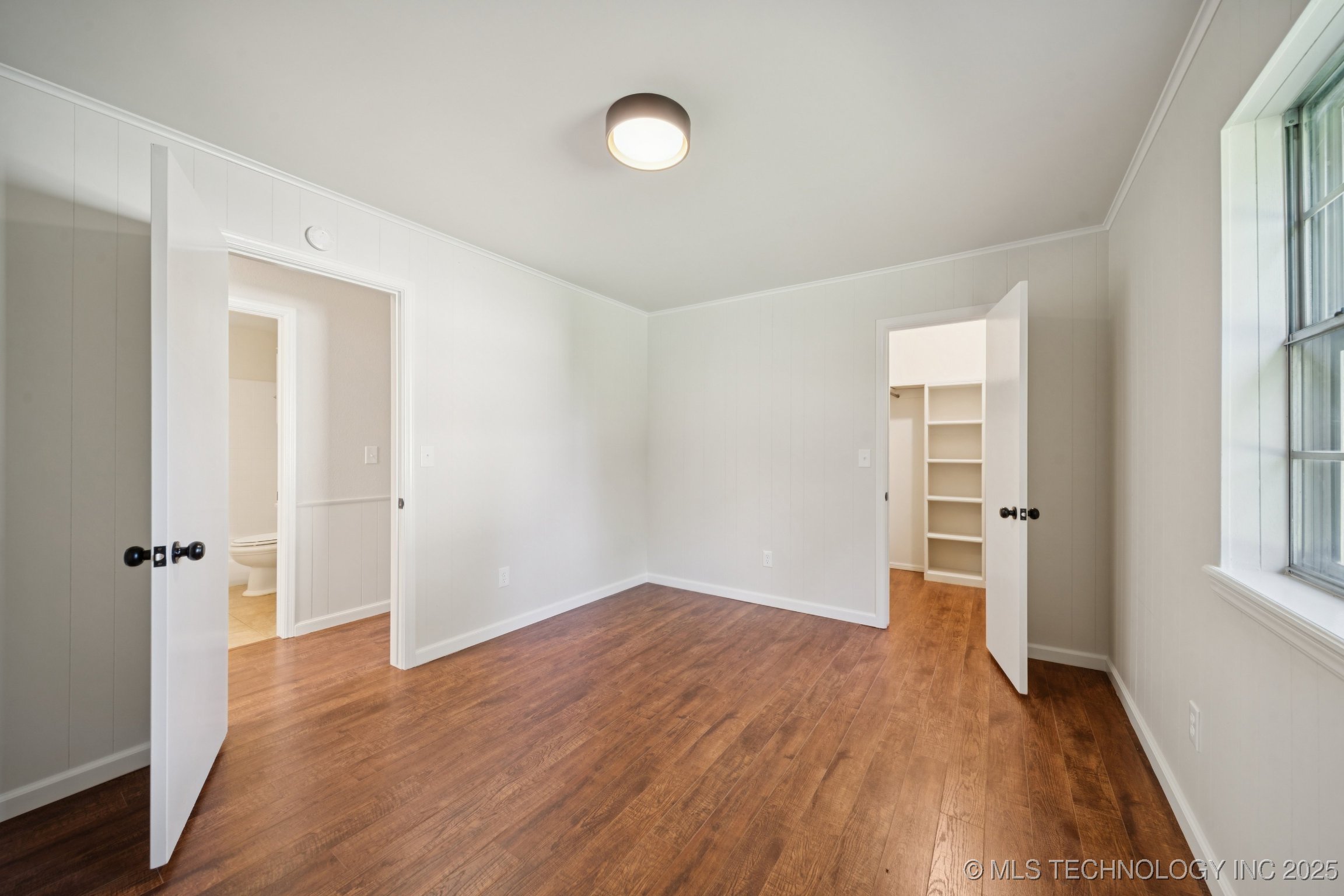 9726 S Houston Avenue