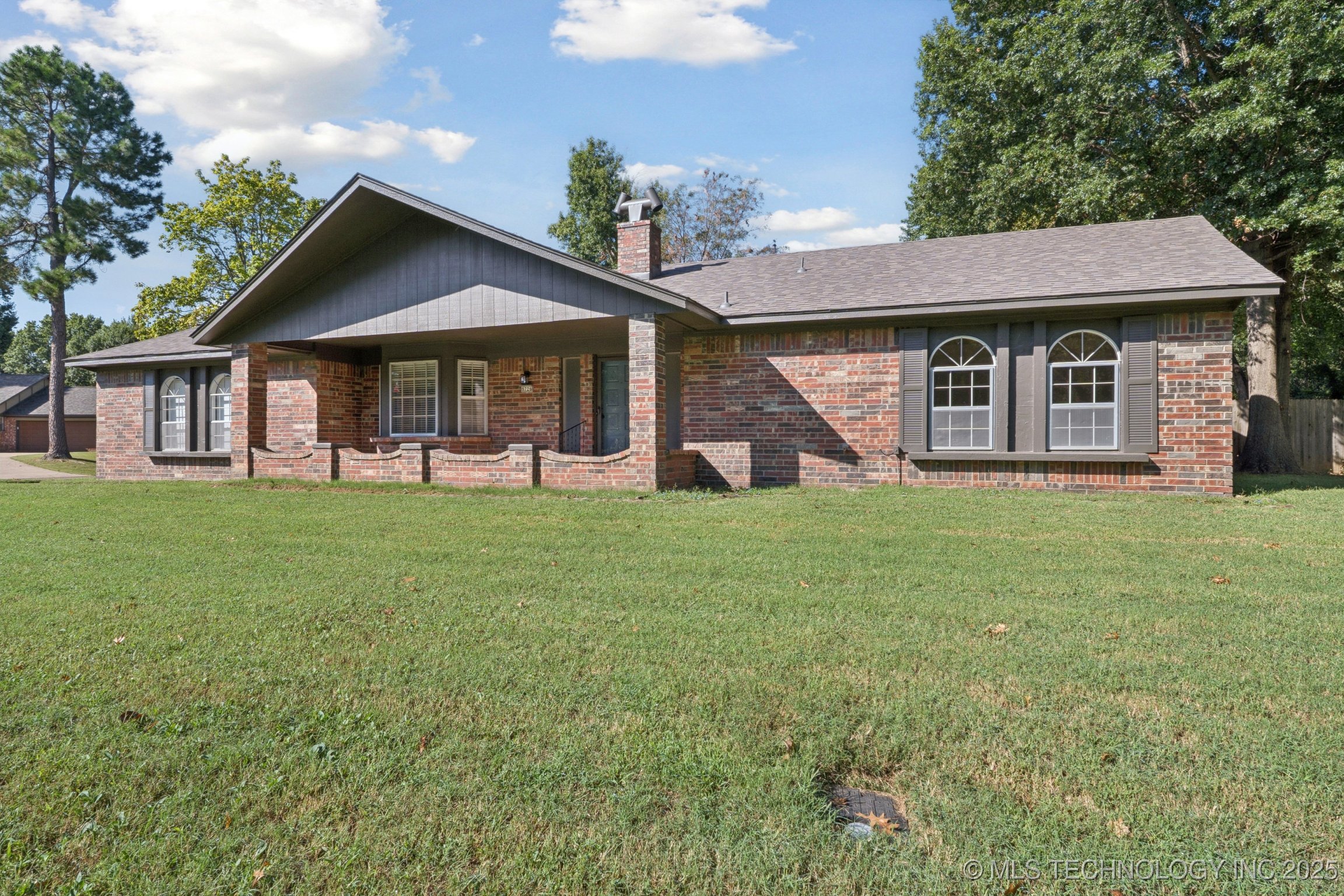 9726 S Houston Avenue