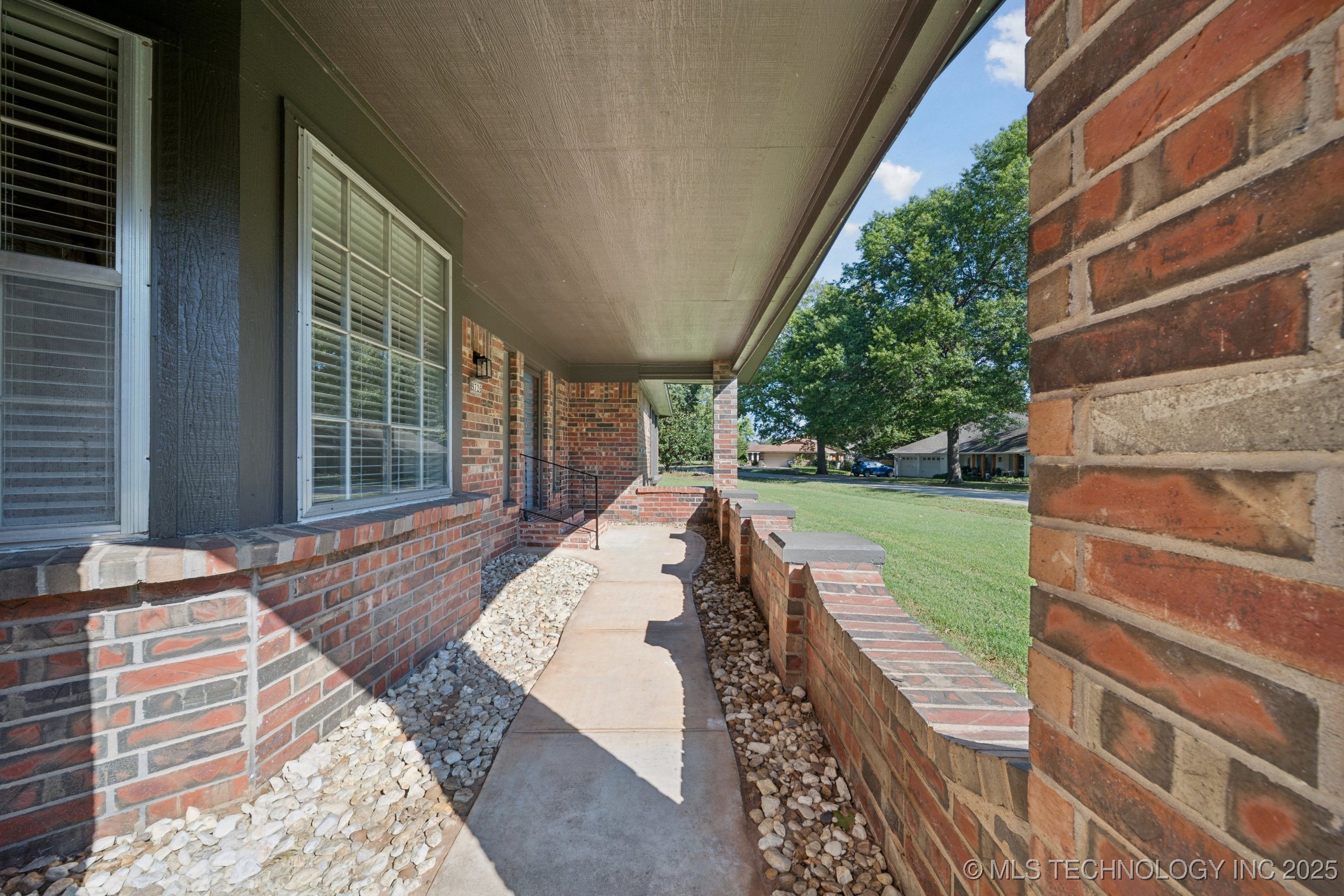 9726 S Houston Avenue