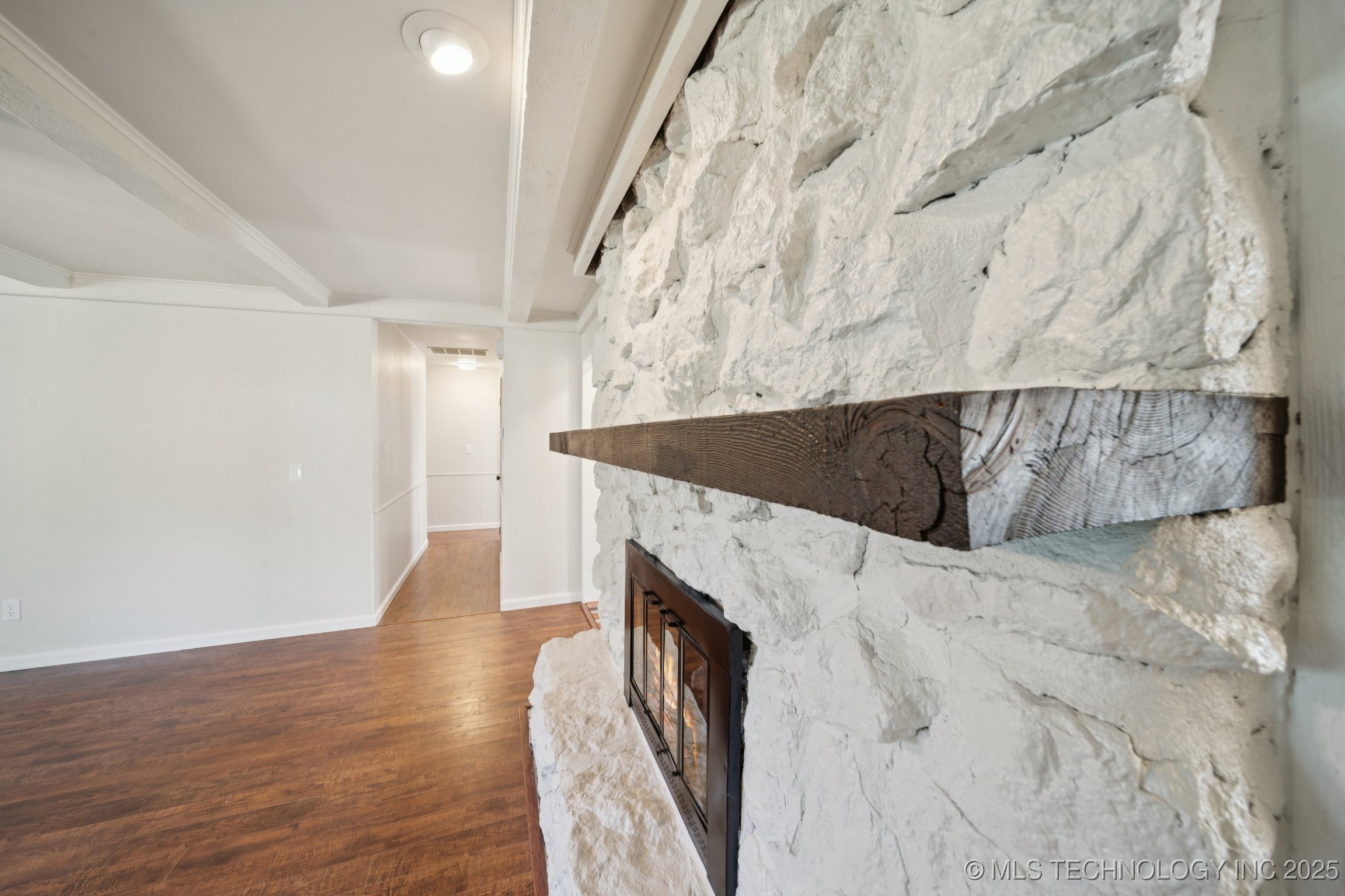 9726 S Houston Avenue