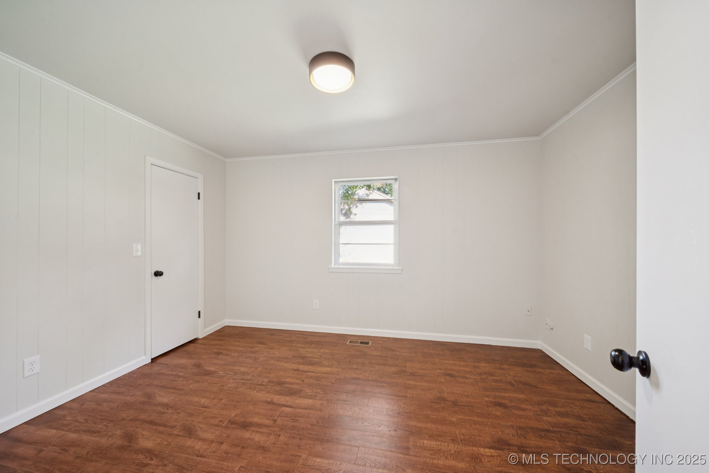 9726 S Houston Avenue