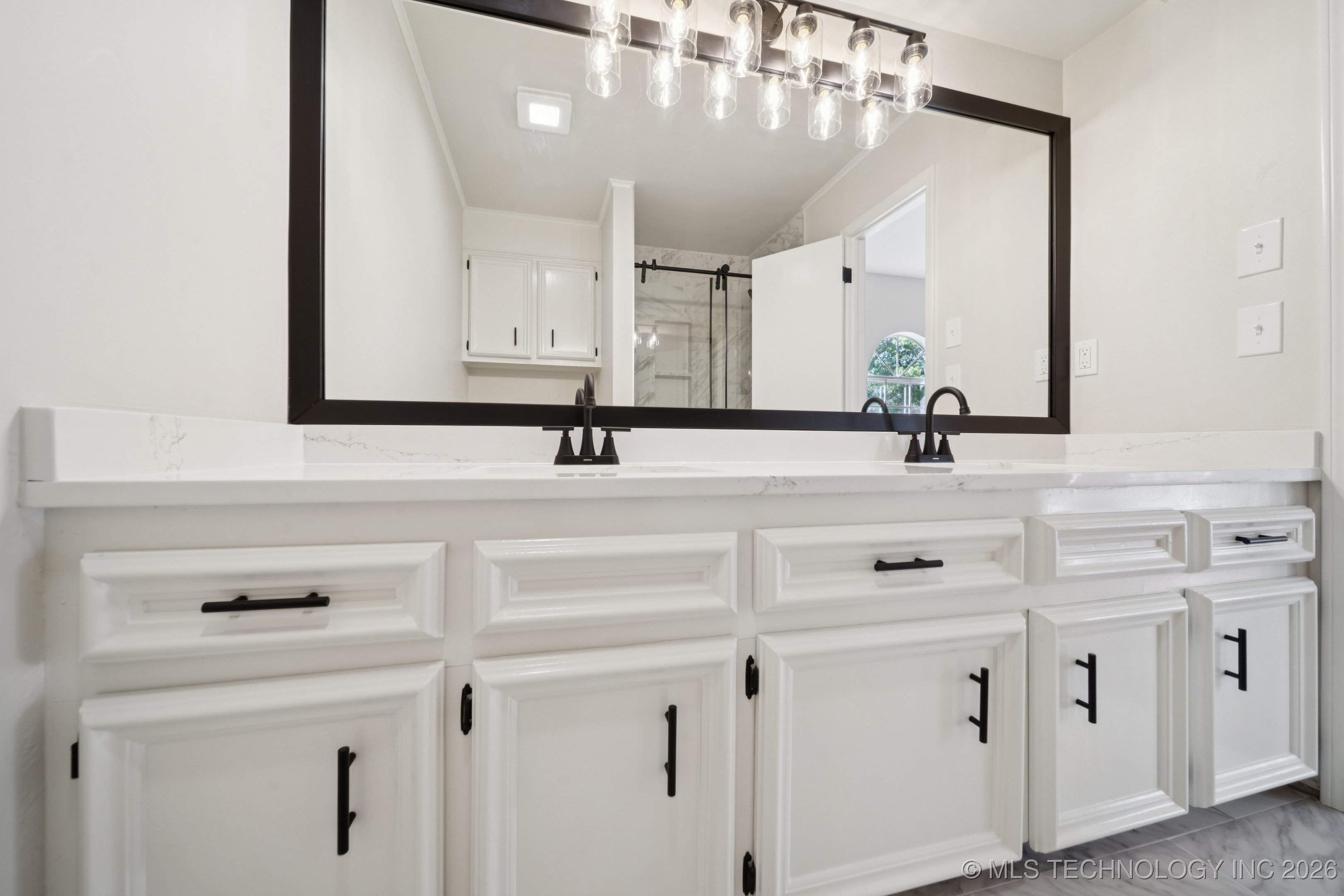 9726 S Houston Avenue