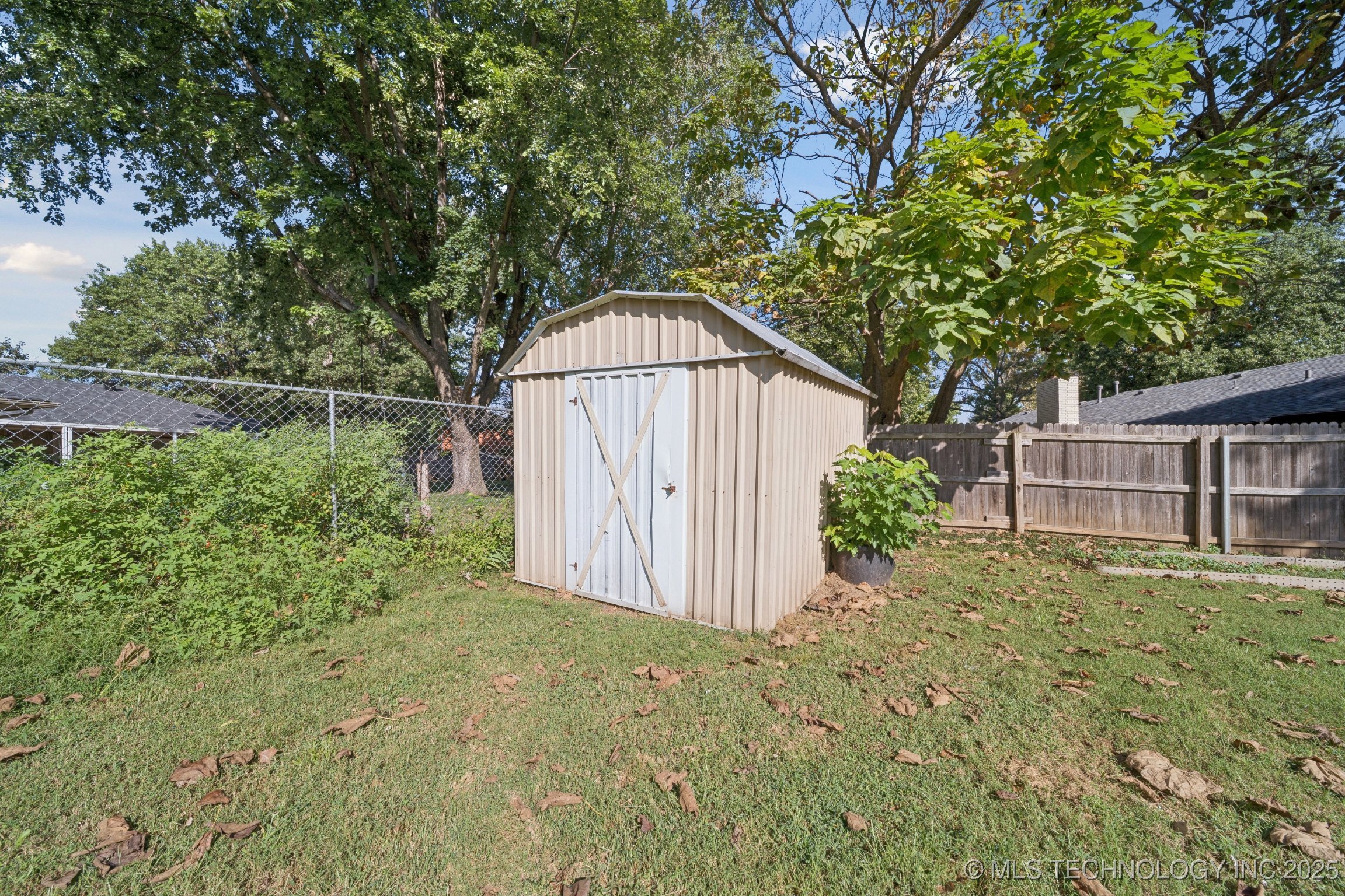 9726 S Houston Avenue