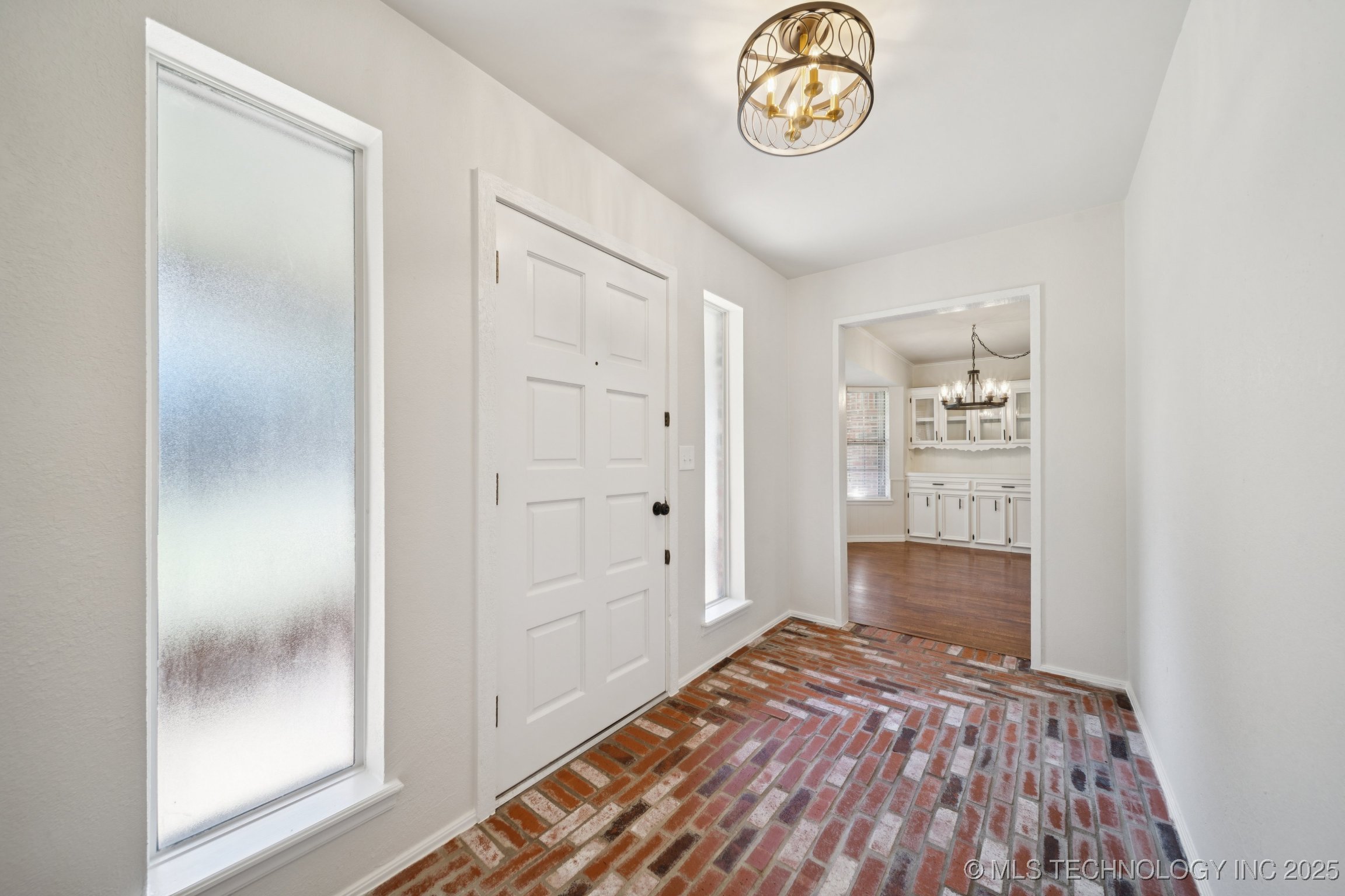 9726 S Houston Avenue