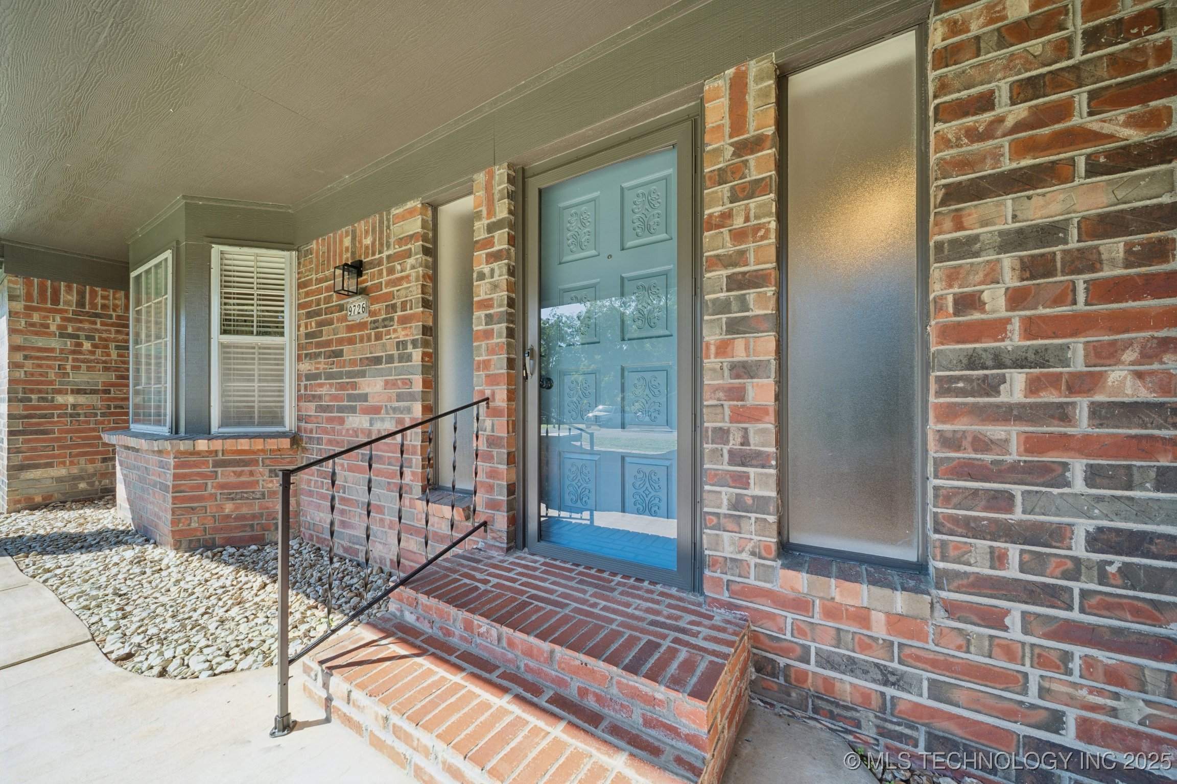 9726 S Houston Avenue