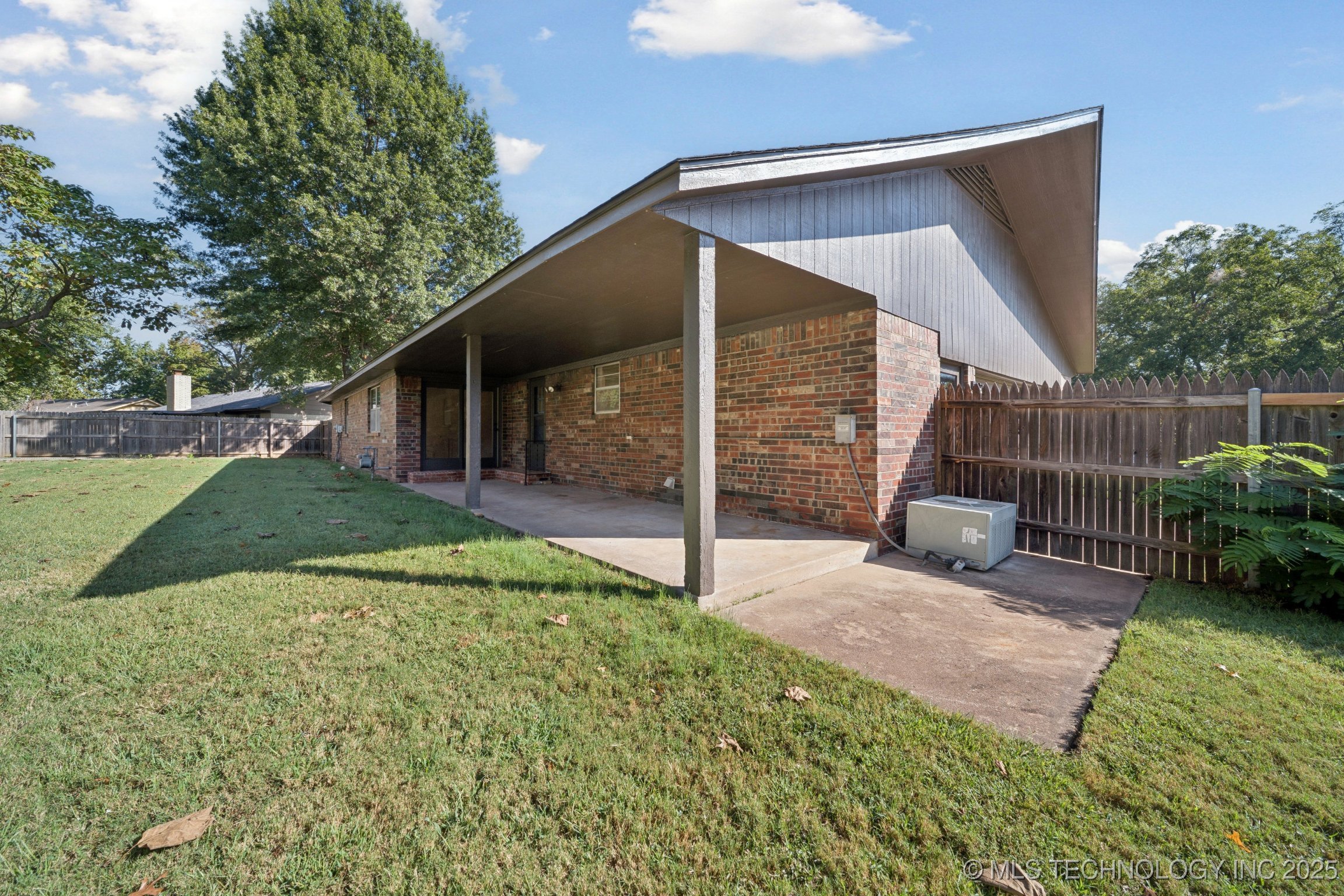 9726 S Houston Avenue