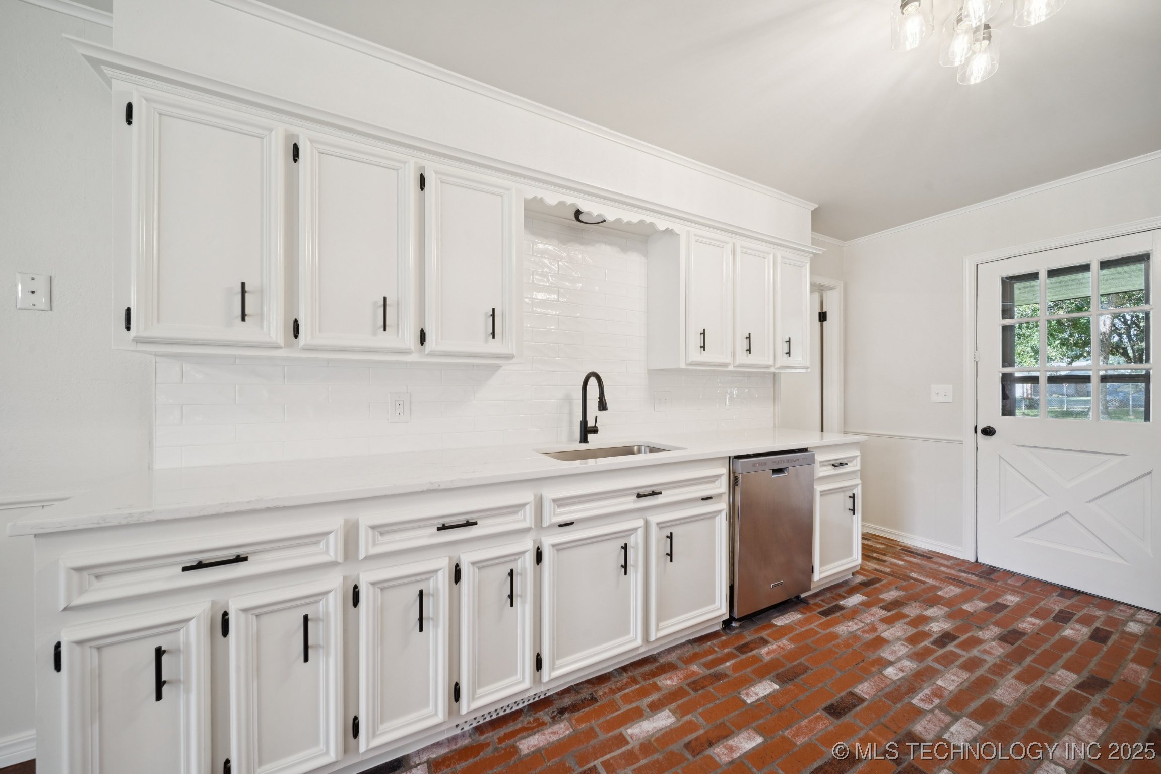 9726 S Houston Avenue