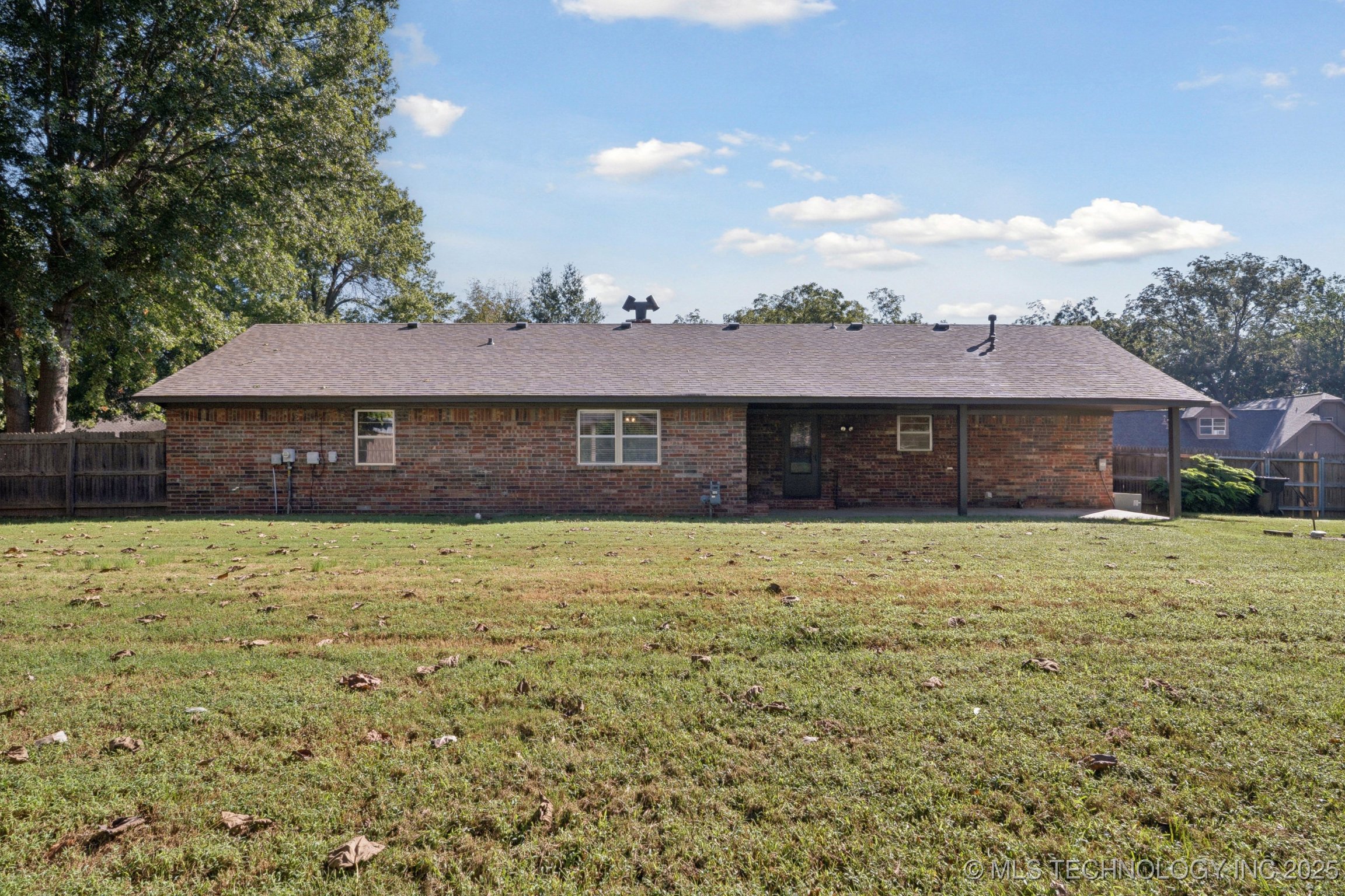 9726 S Houston Avenue