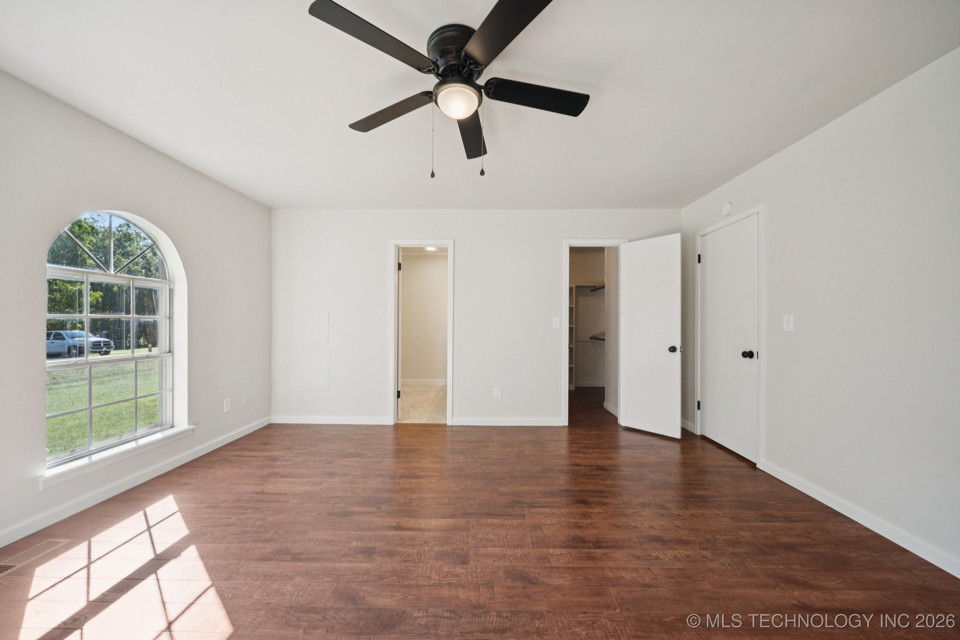 9726 S Houston Avenue