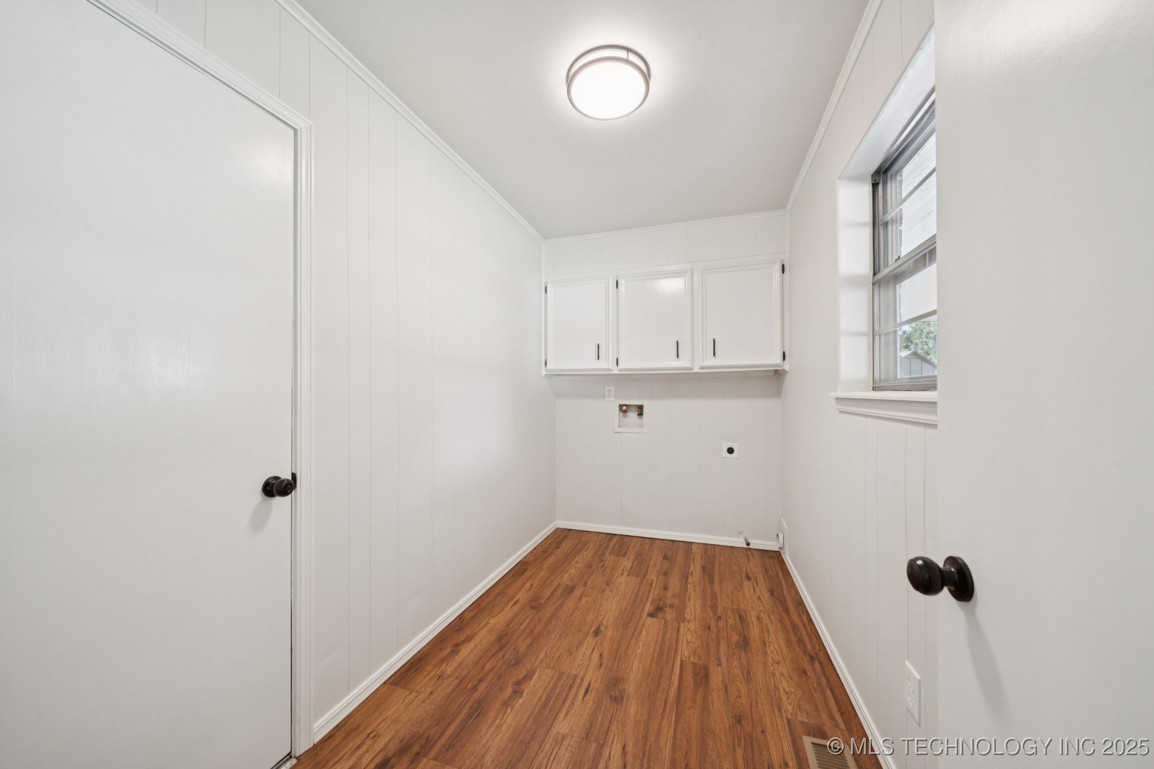 9726 S Houston Avenue