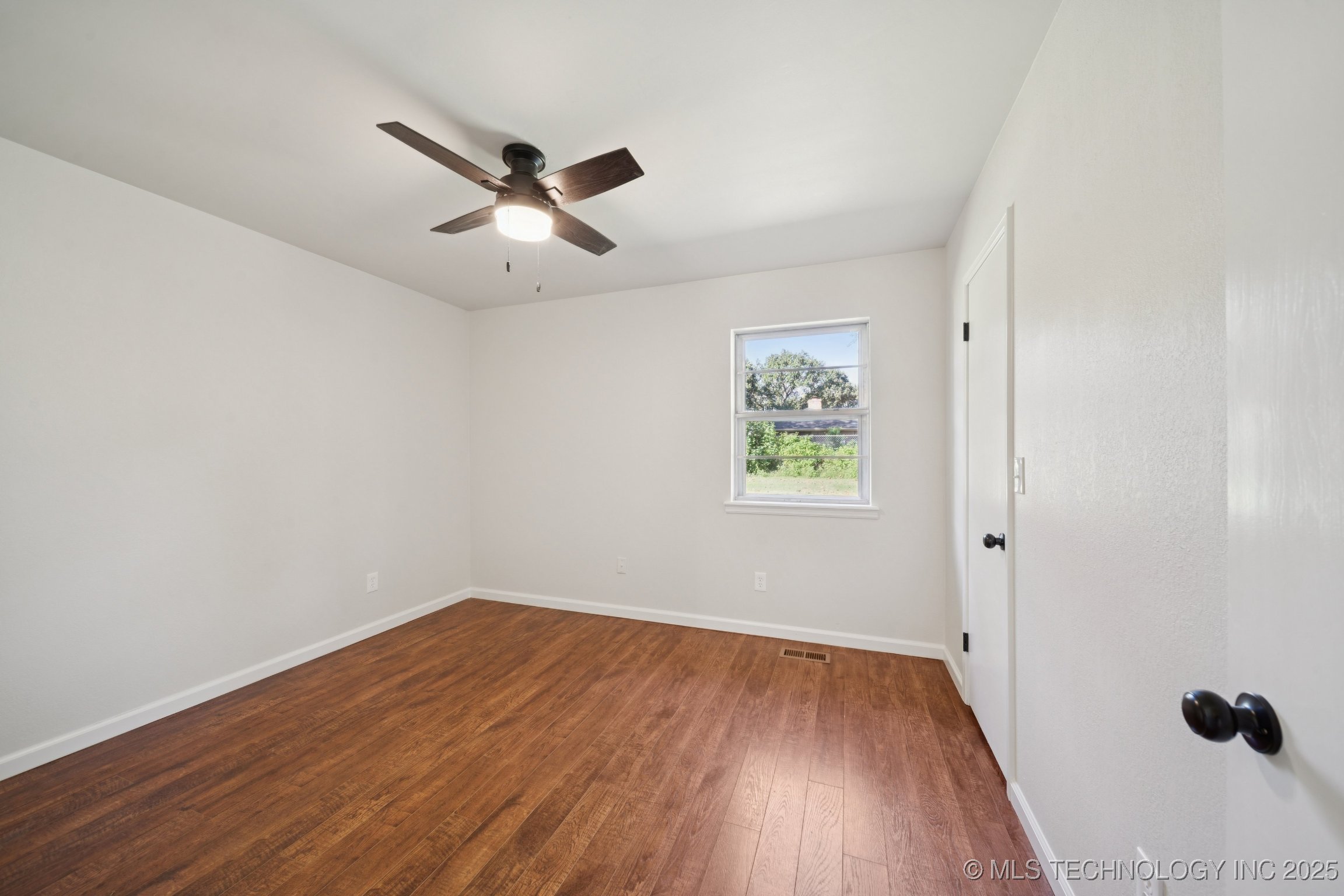 9726 S Houston Avenue