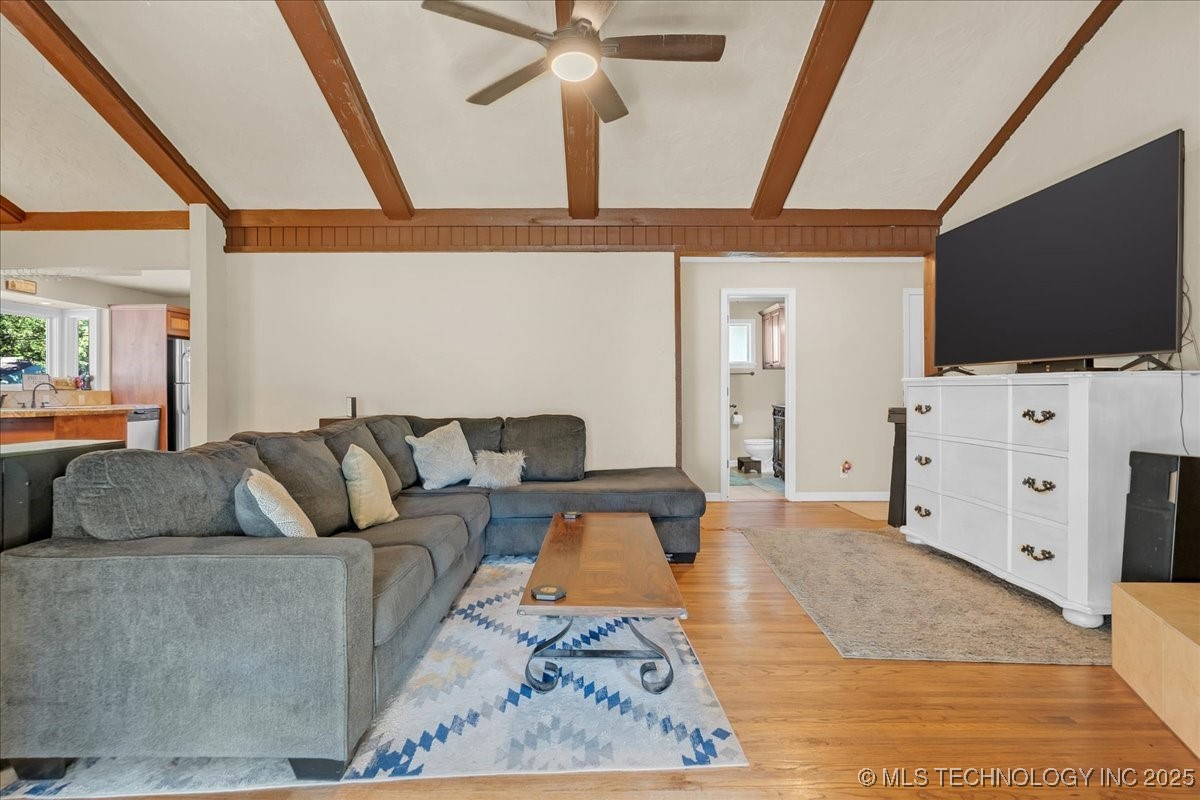 1527 E 50th Street
