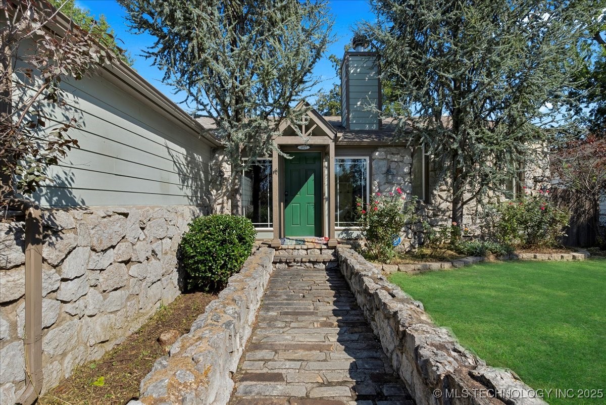 1527 E 50th Street