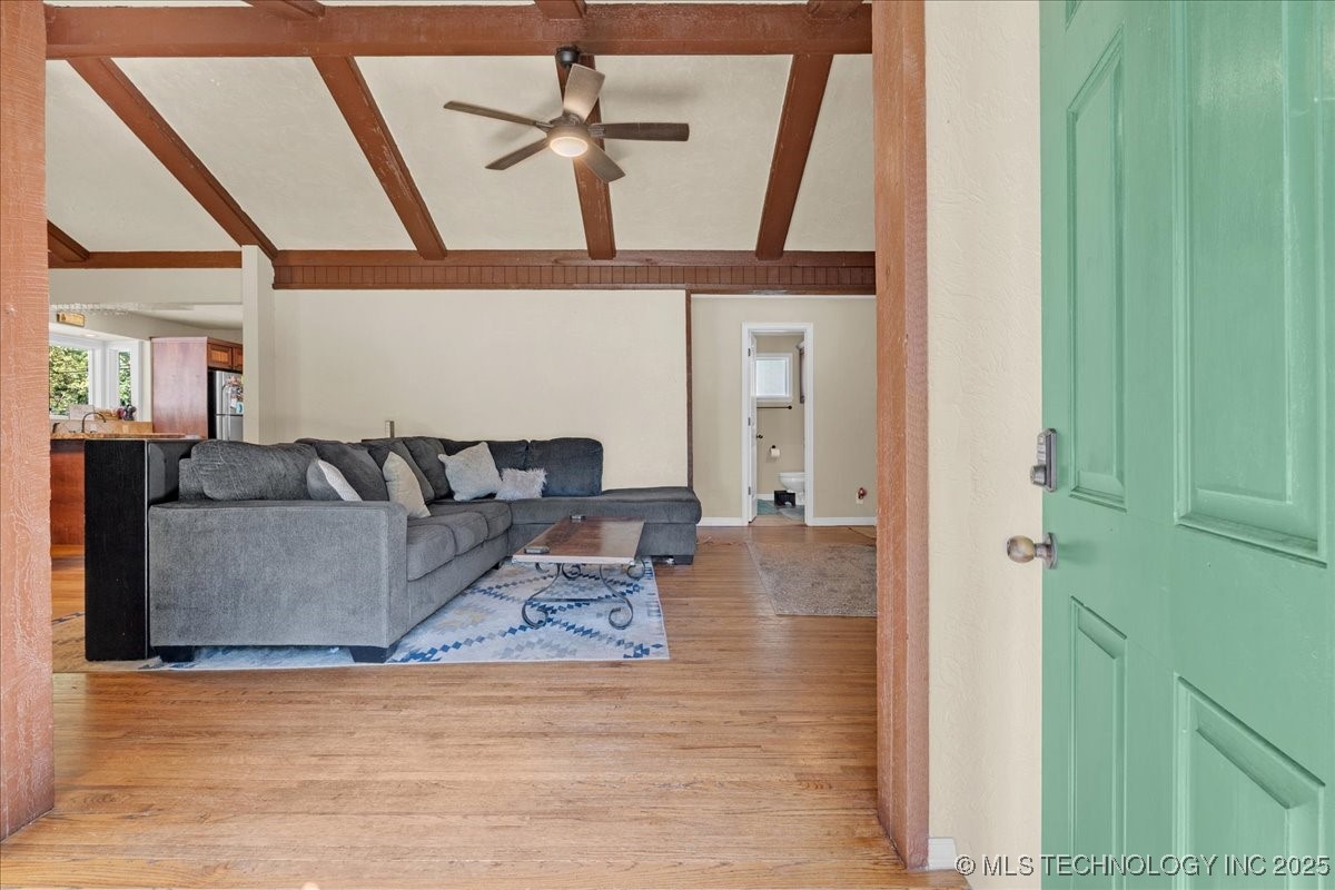 1527 E 50th Street