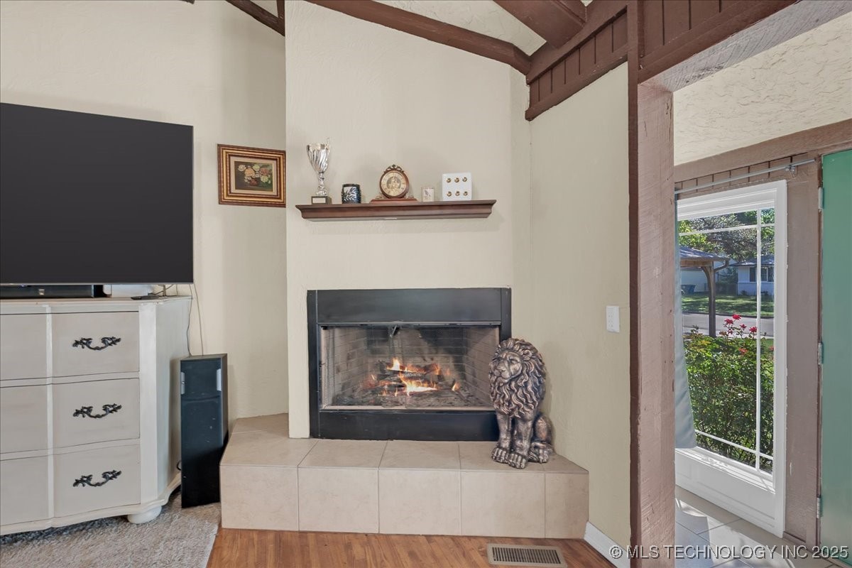 1527 E 50th Street